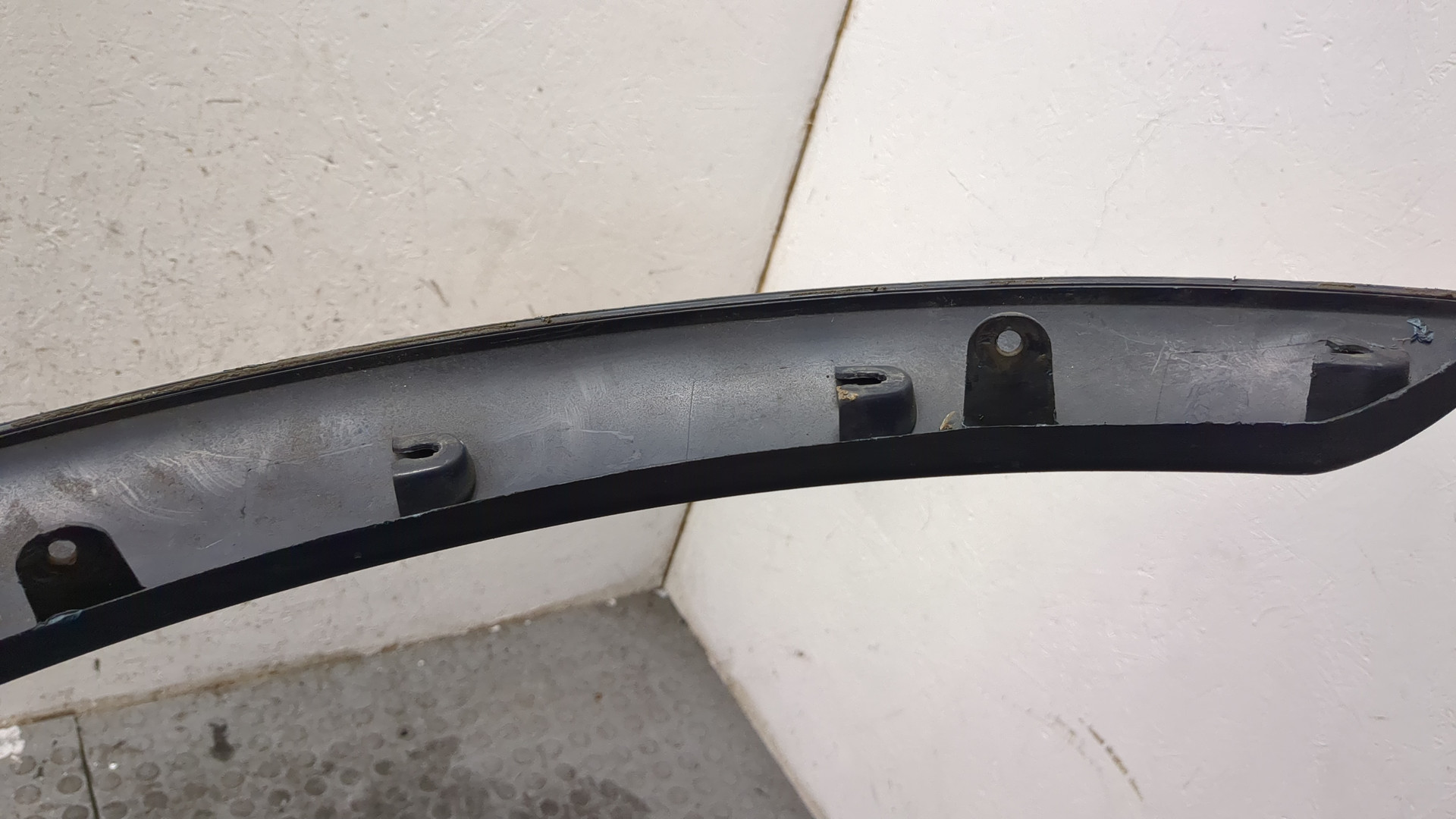 Накладка переднего крыла левого