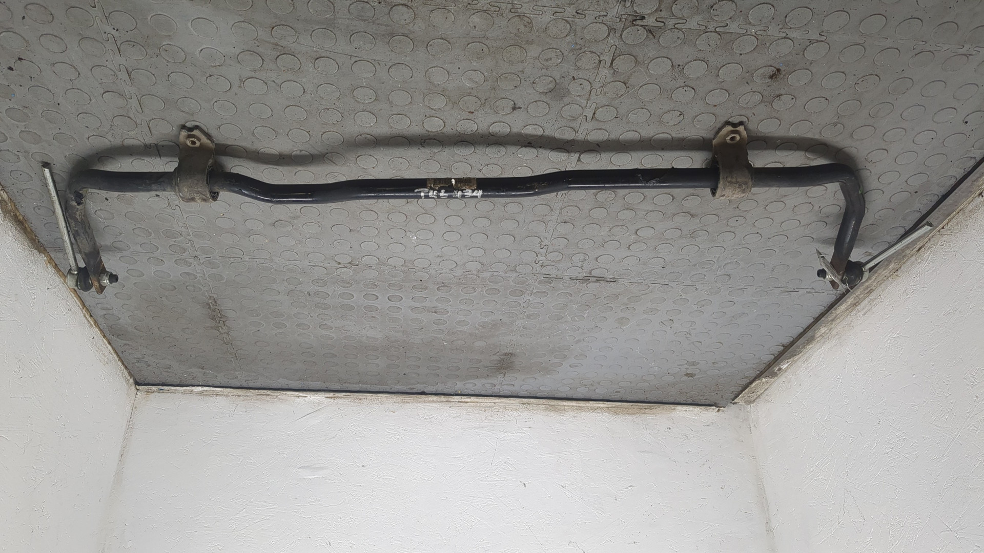 Стабилизатор передний