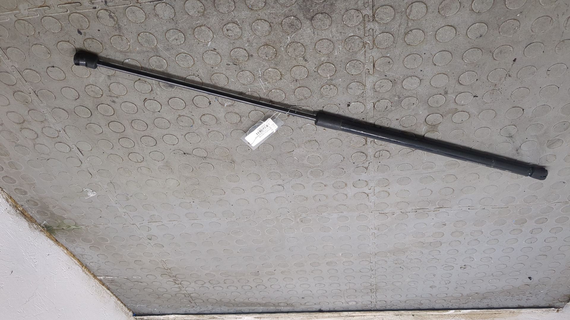 Амортизатор капота