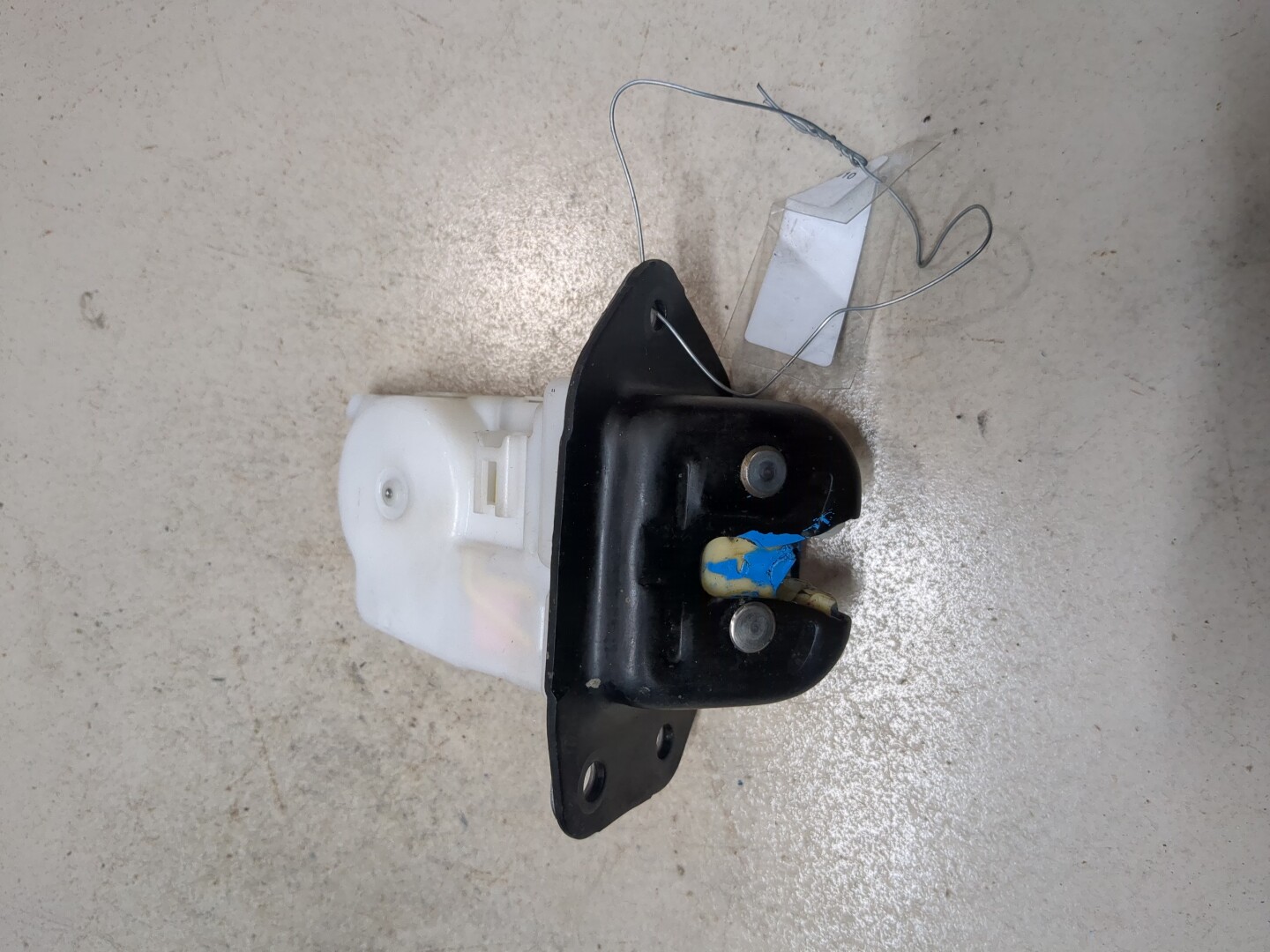 Замок багажника