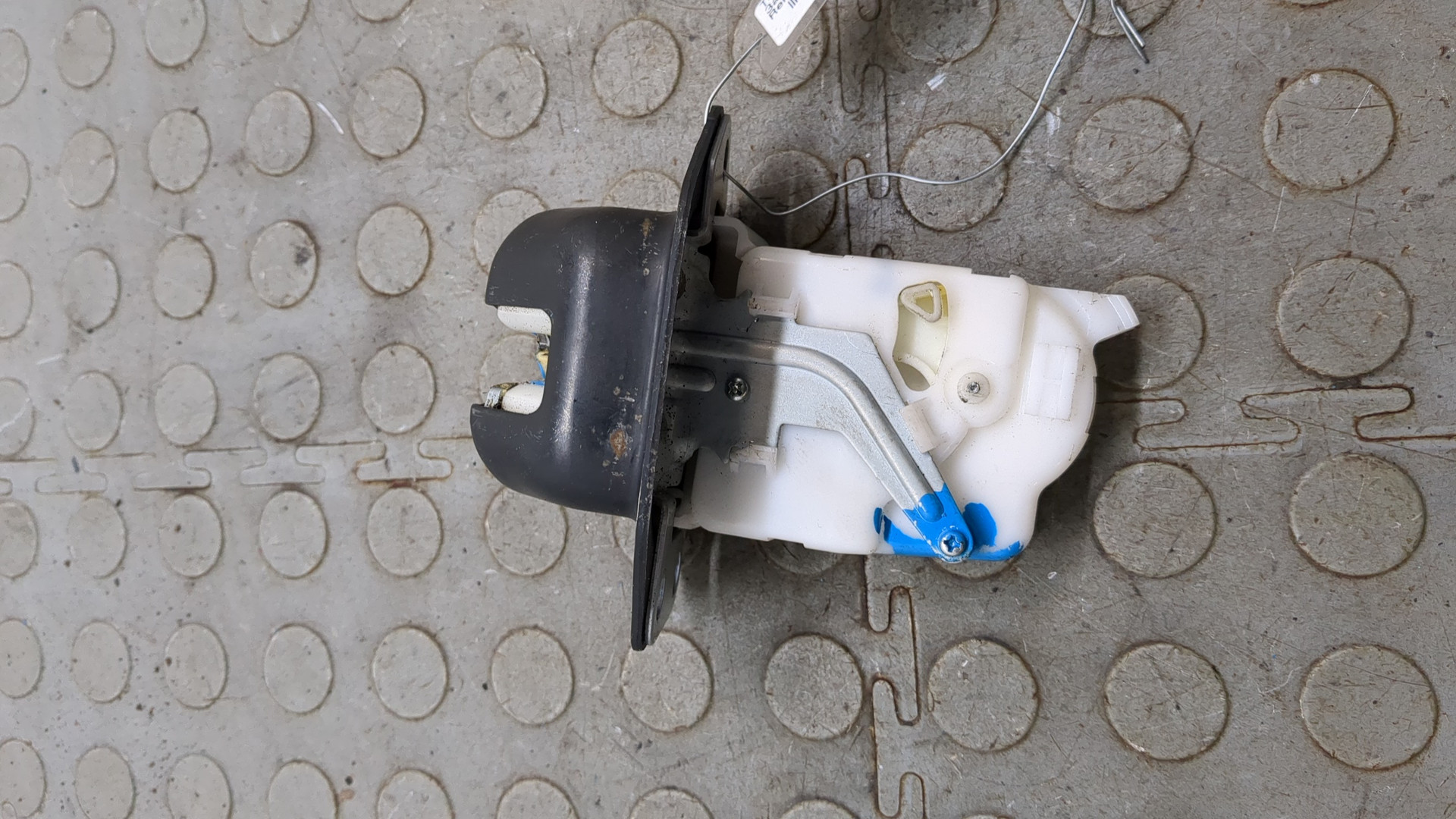 Замок багажника