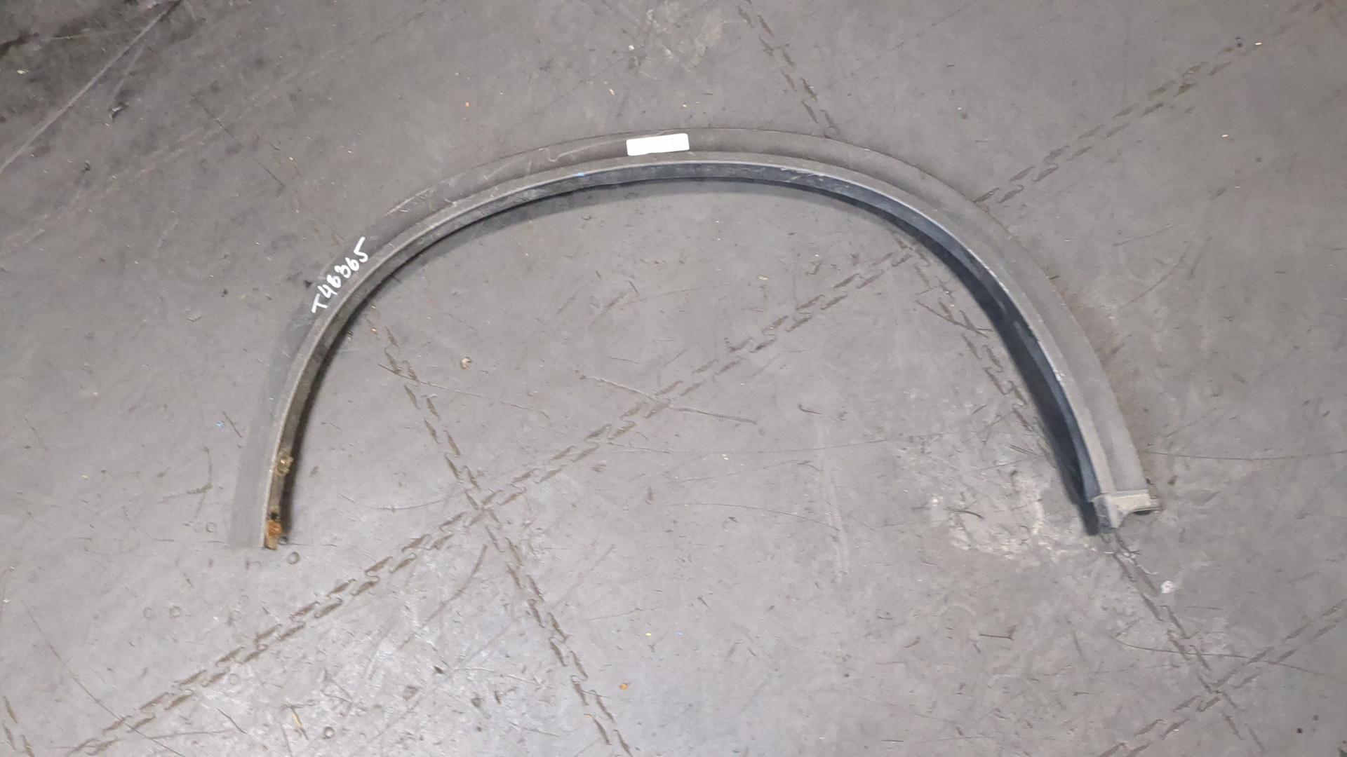 Молдинг заднего крыла правого