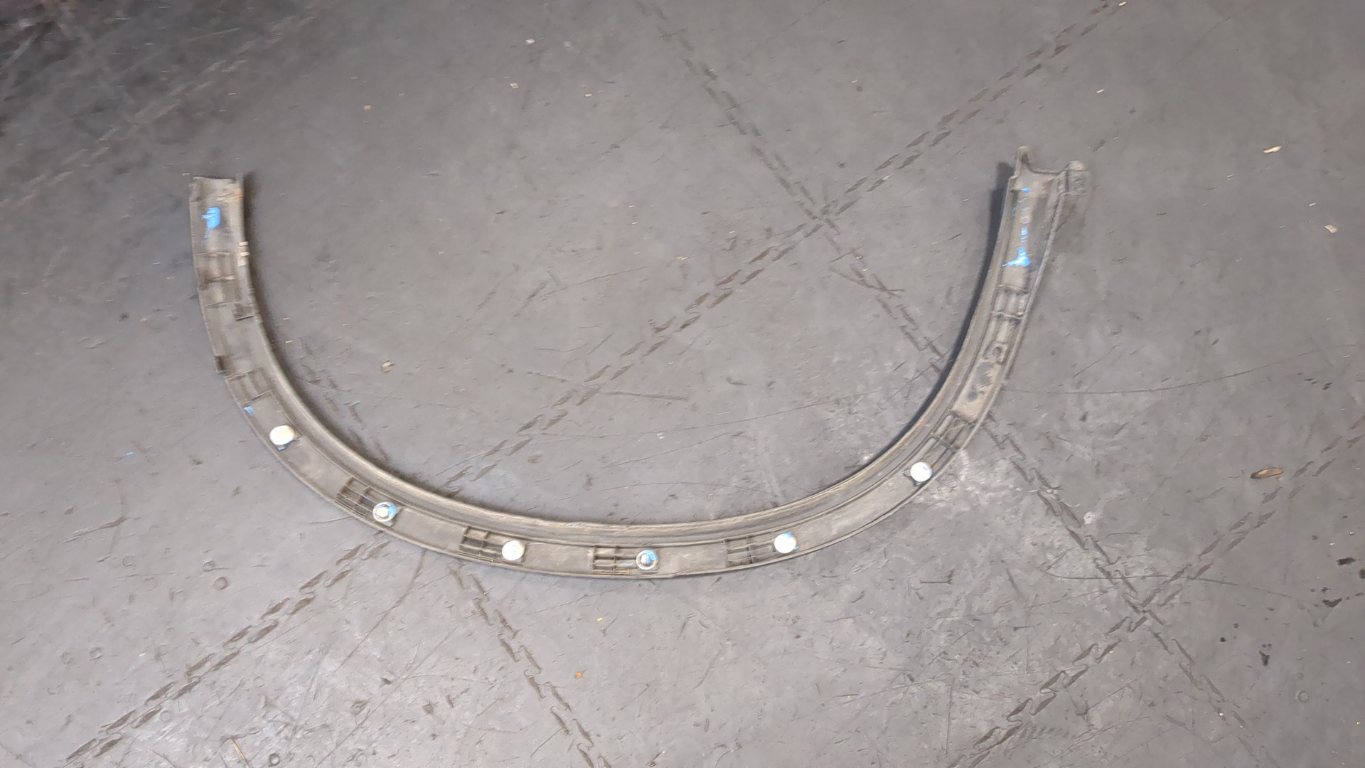 Молдинг заднего крыла правого