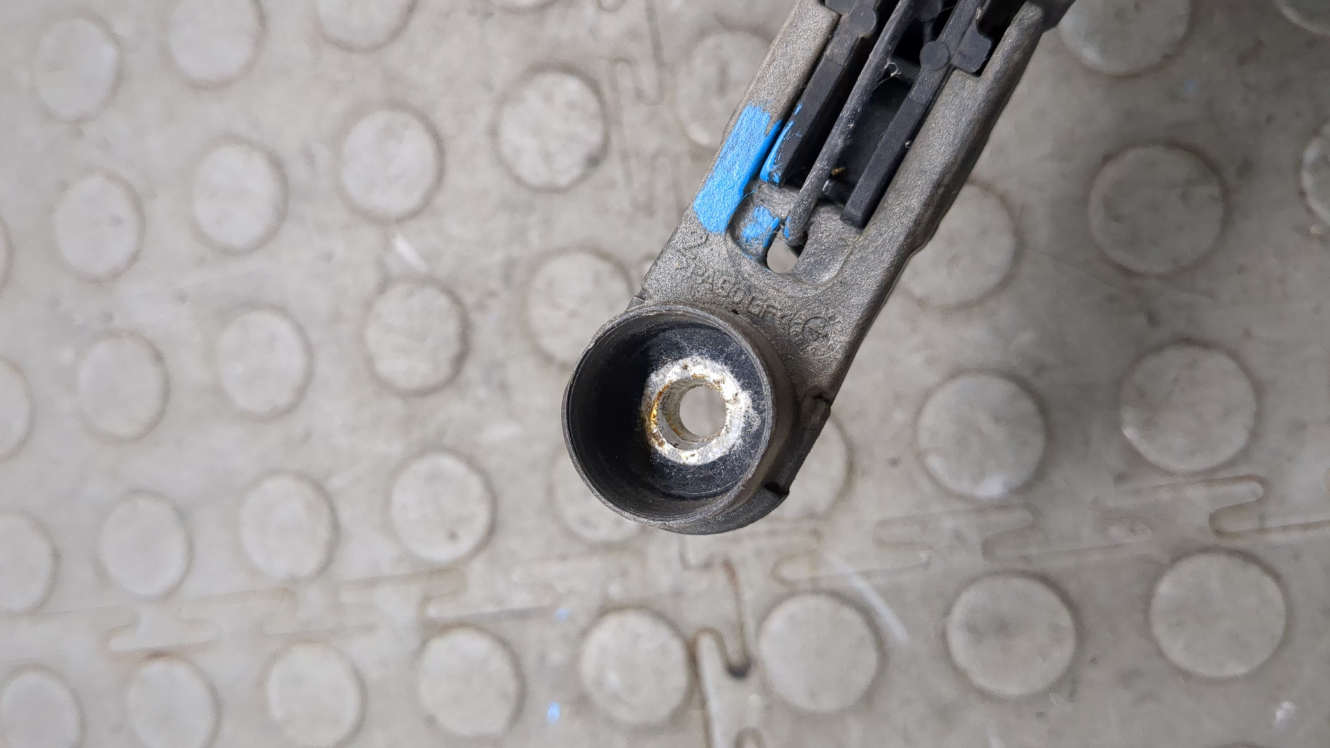 Поводок стеклоочистителя заднего