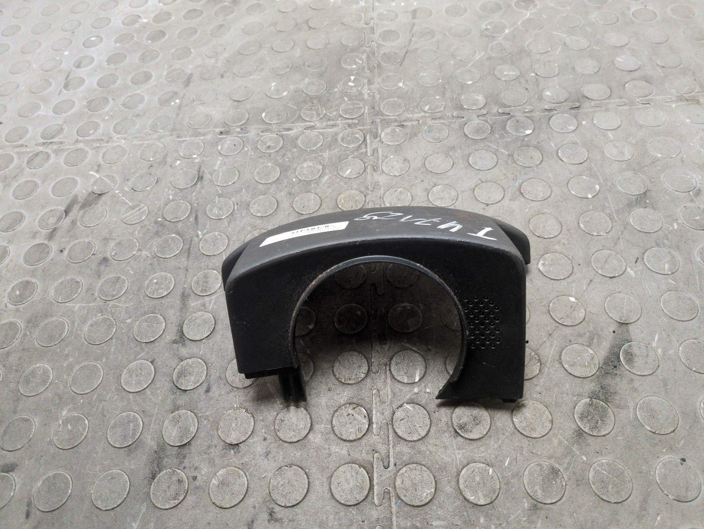 Кожух рулевой колонки