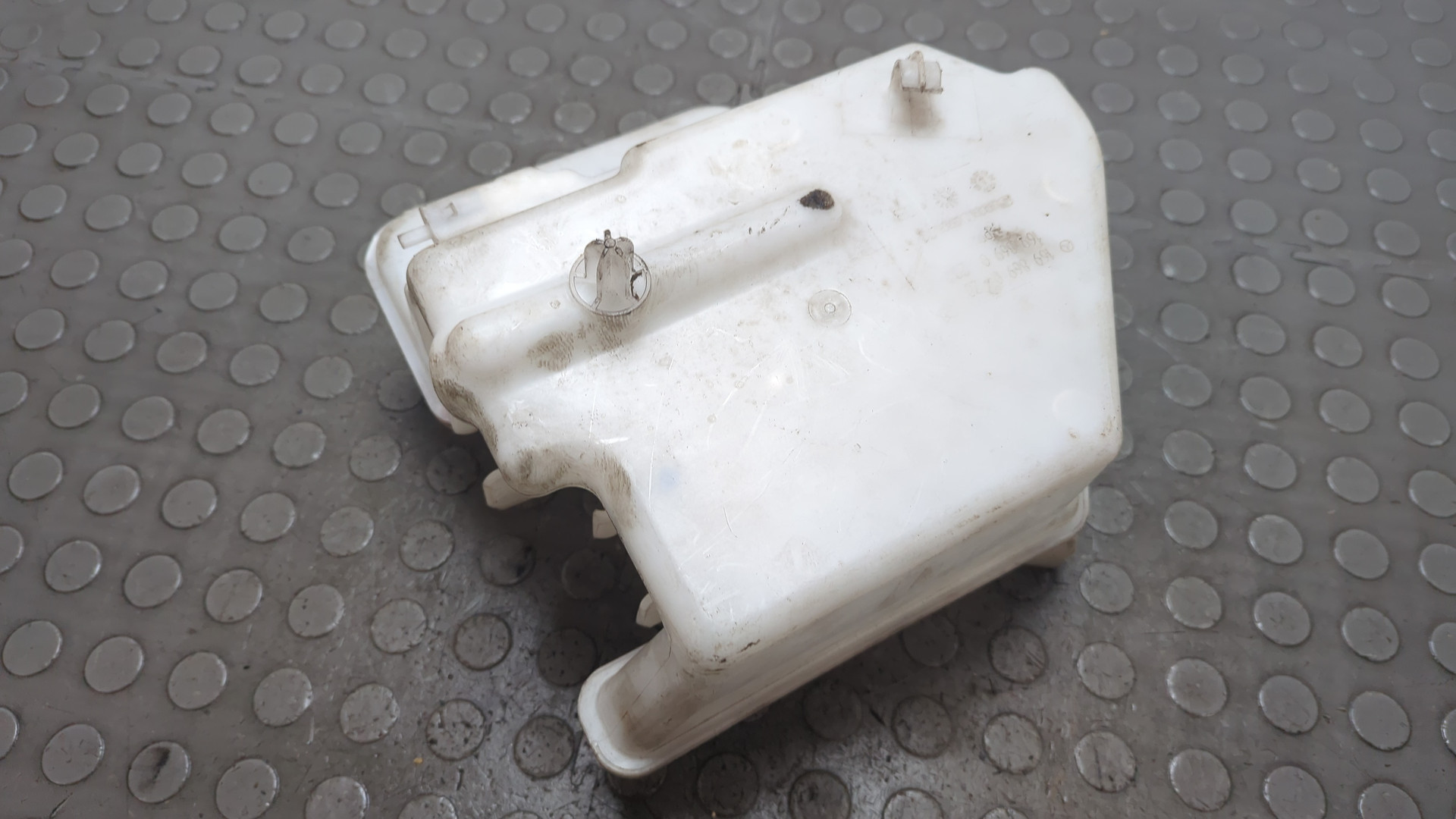 Бачок омывателя лобового стекла