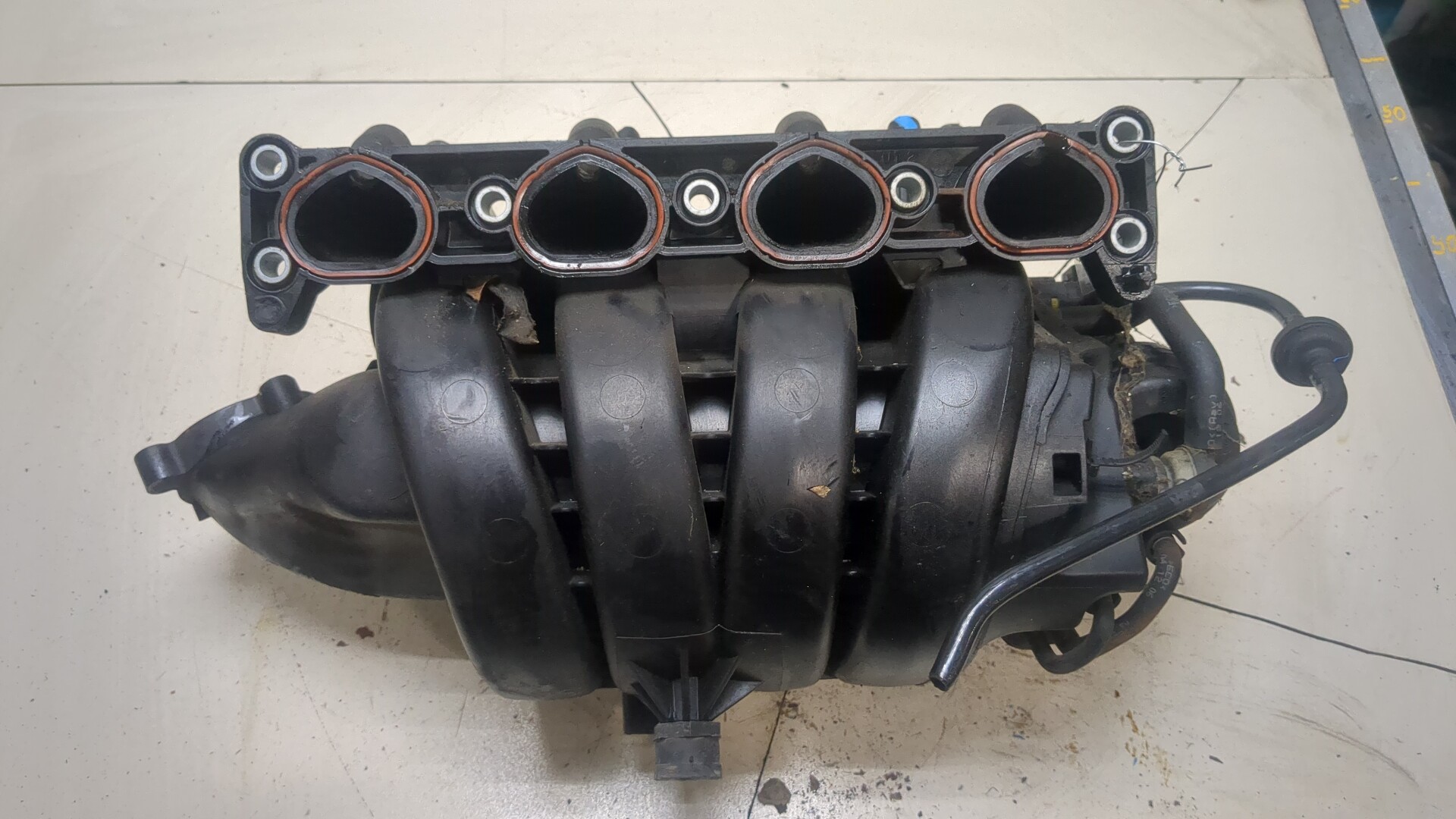 Коллектор впускной