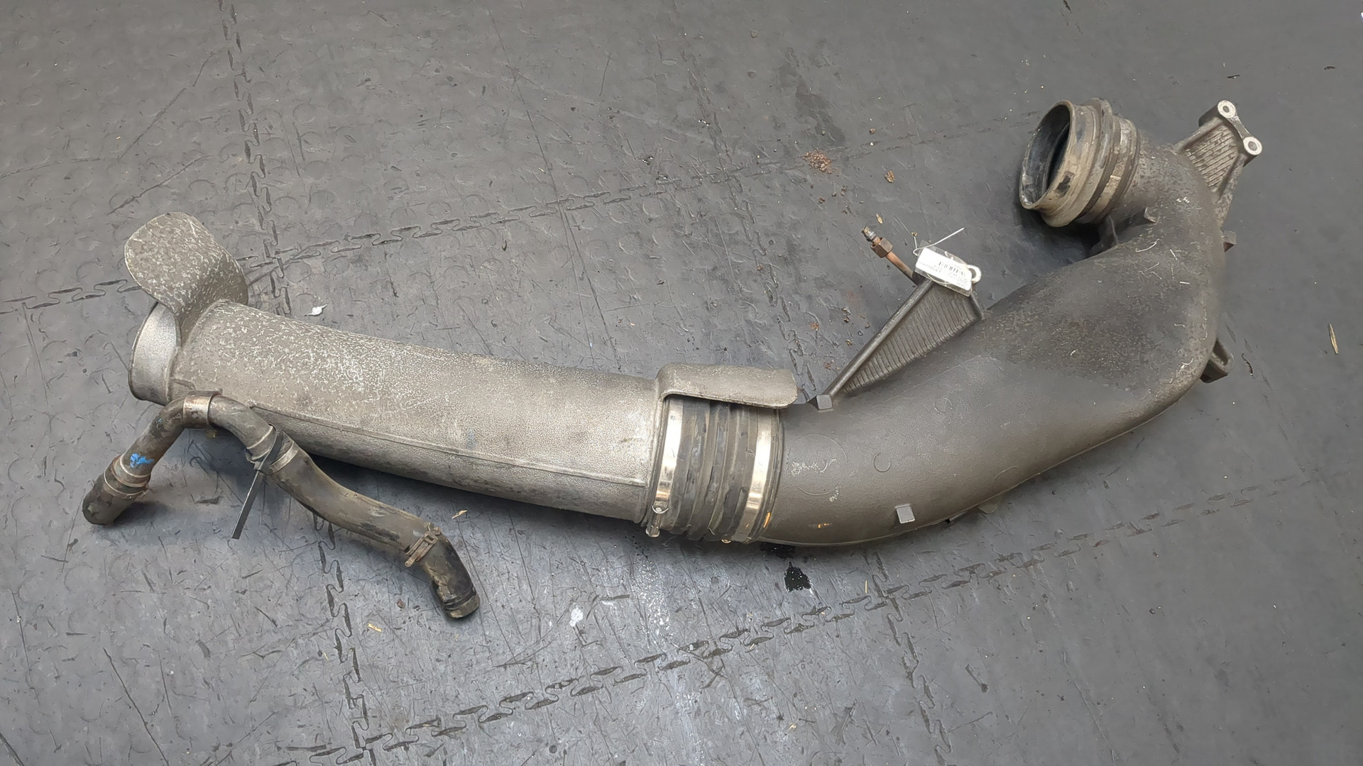 Патрубок воздушного фильтра