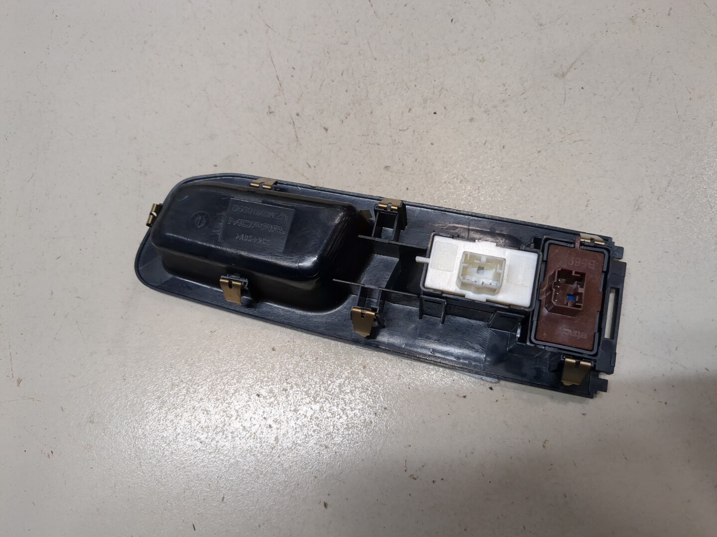 Кнопка стеклоподъемника