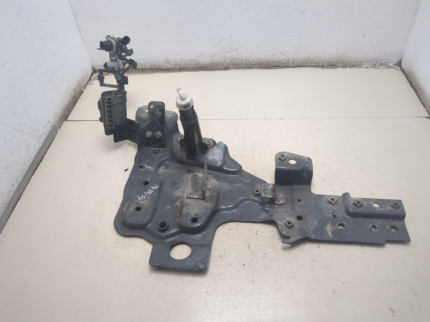 Кронштейн фар правый