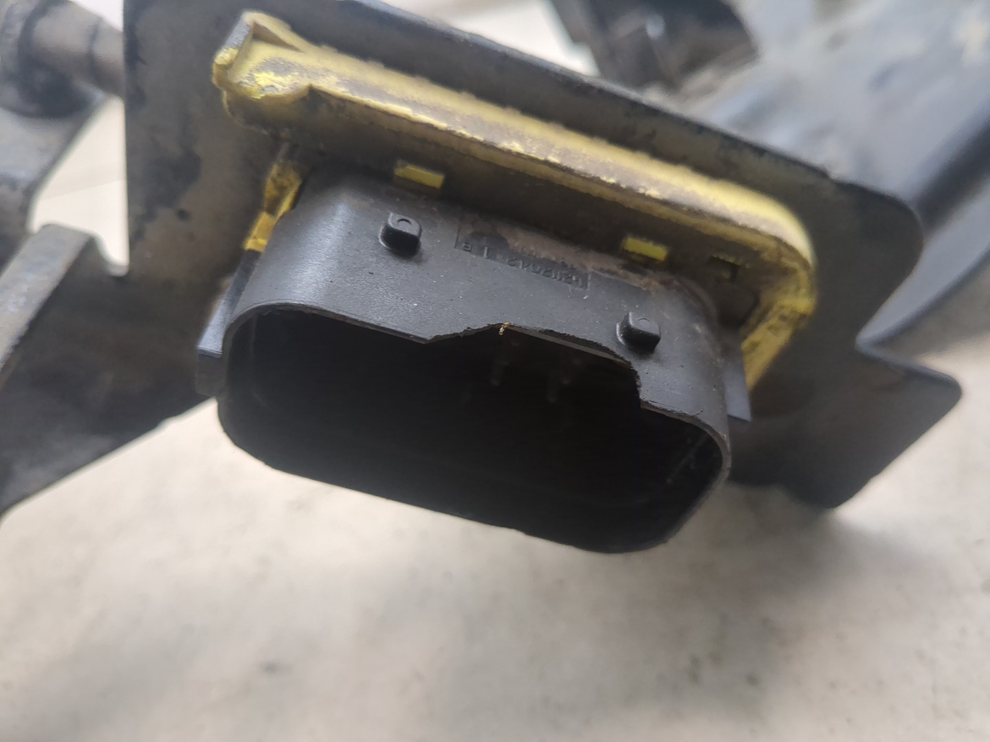 Кронштейн фар правый