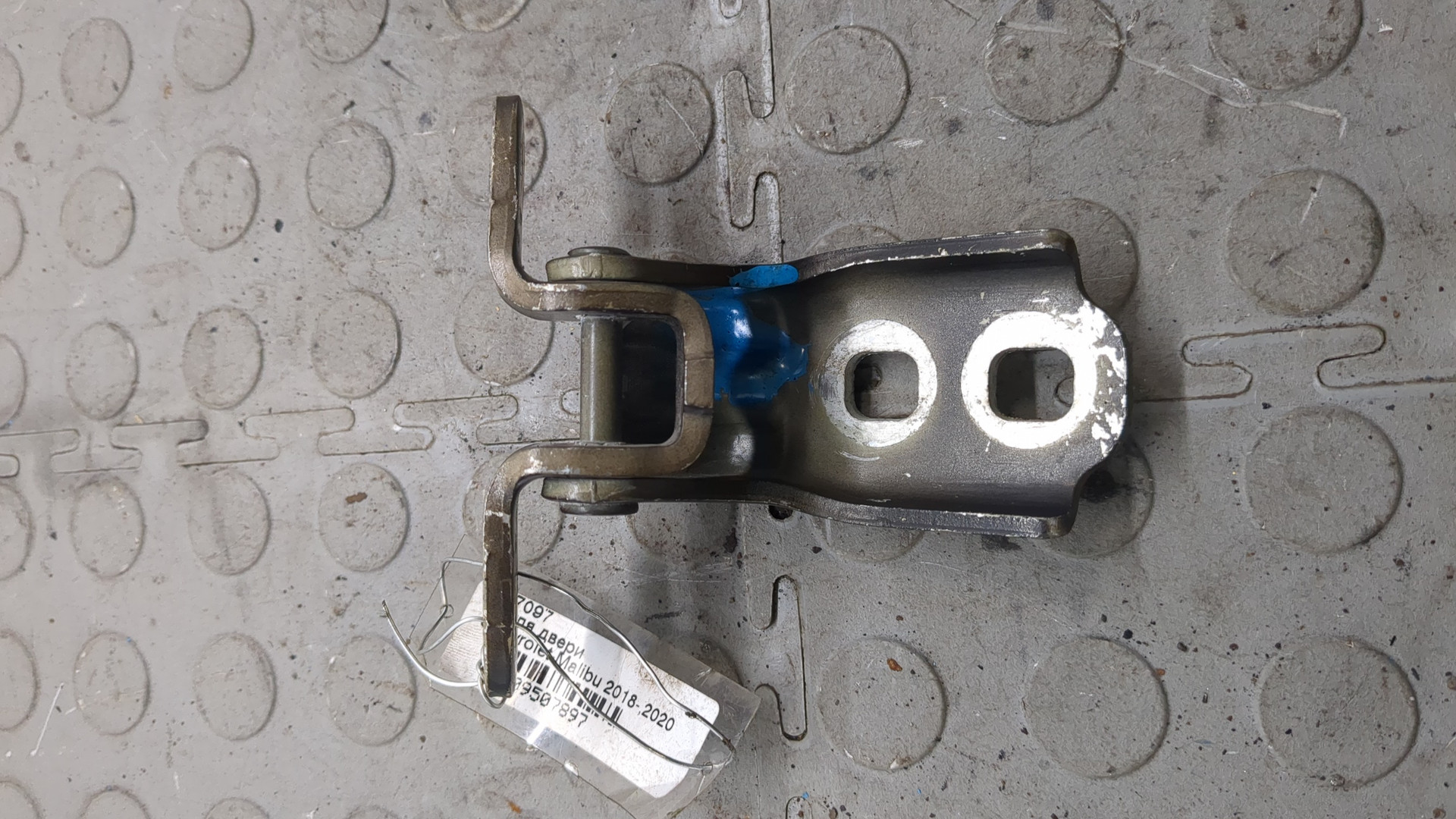 Петля двери