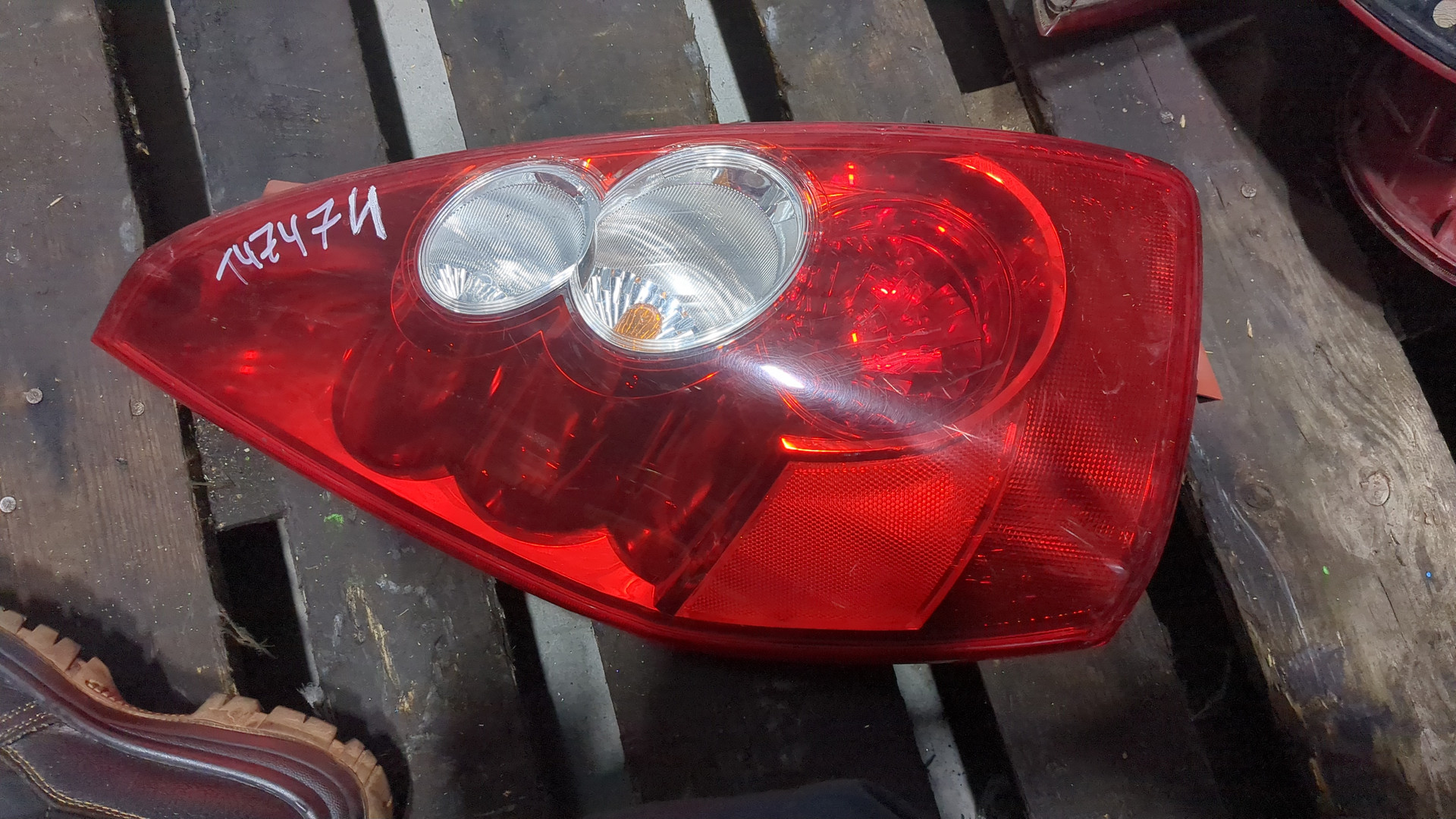 Фонарь задний левый