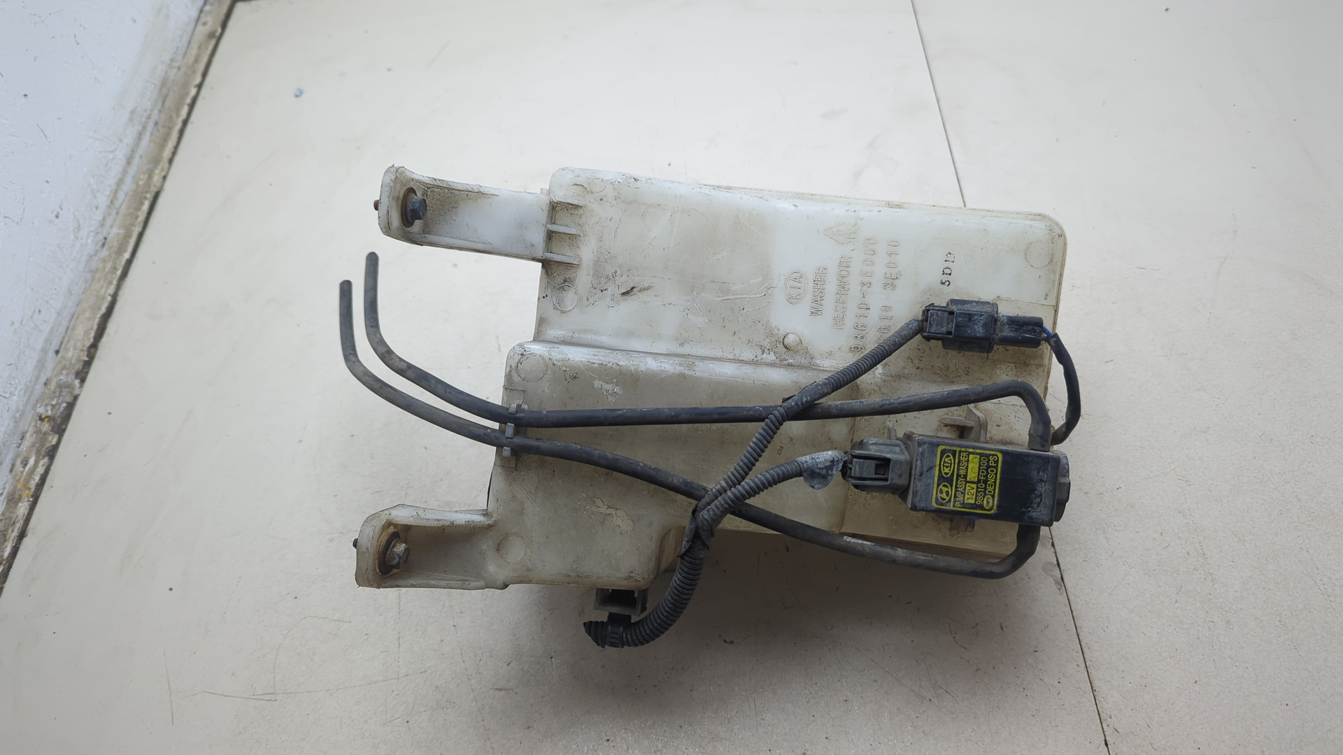 Бачок омывателя лобового стекла