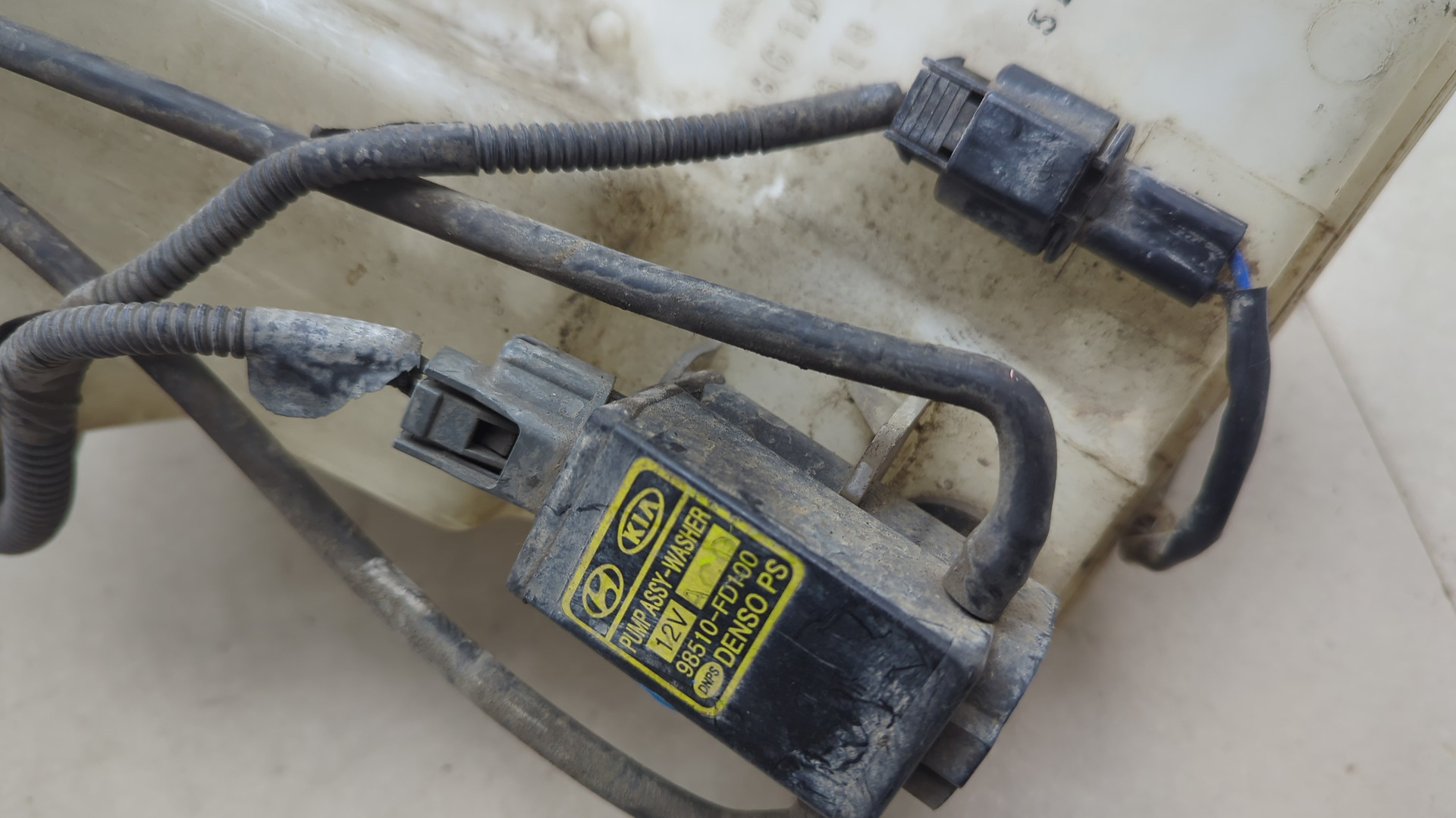 Бачок омывателя лобового стекла