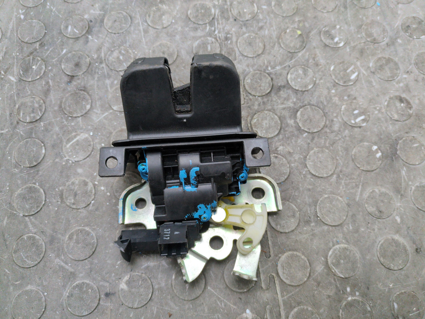 Замок багажника