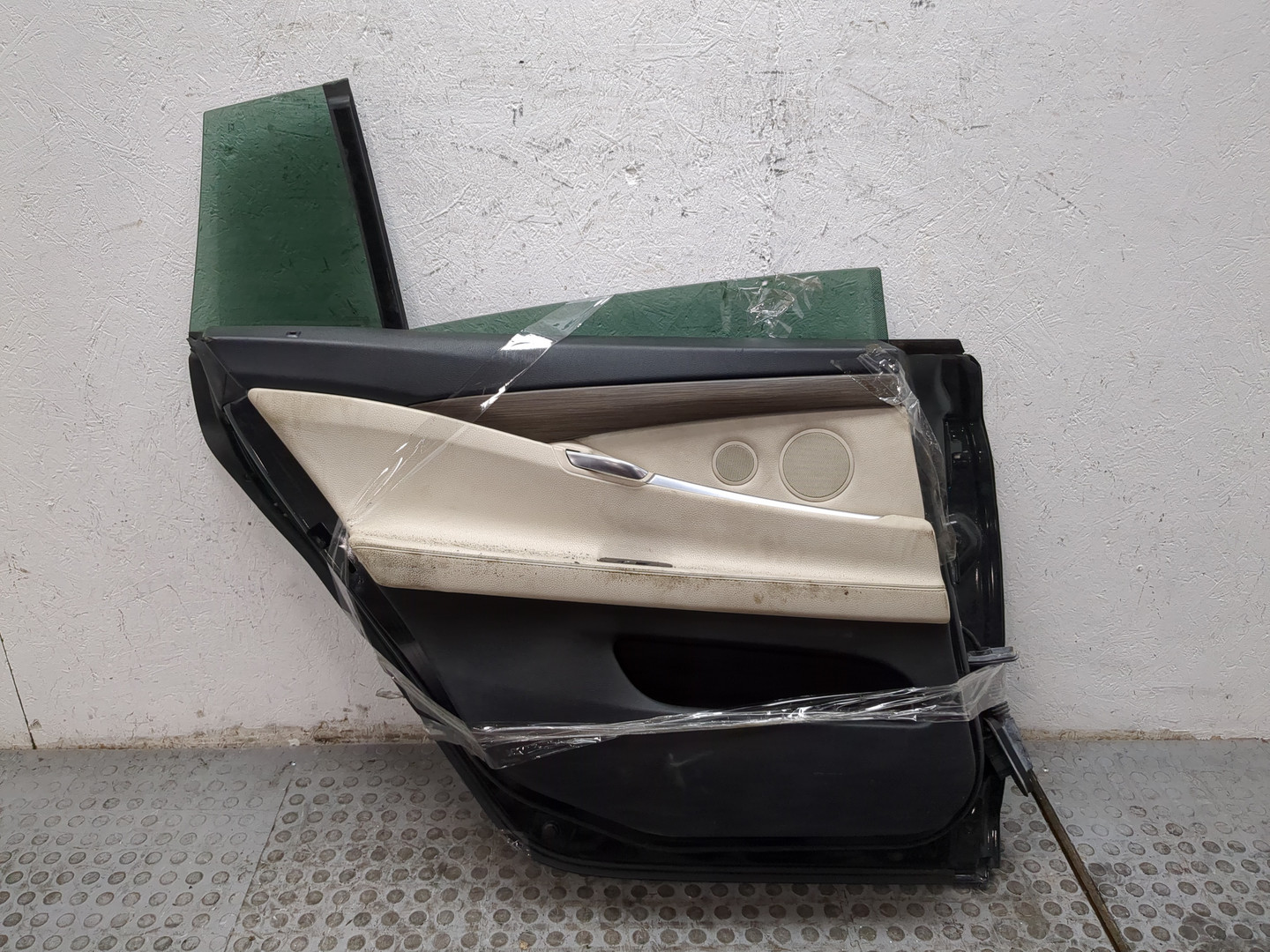 Дверь задняя левая