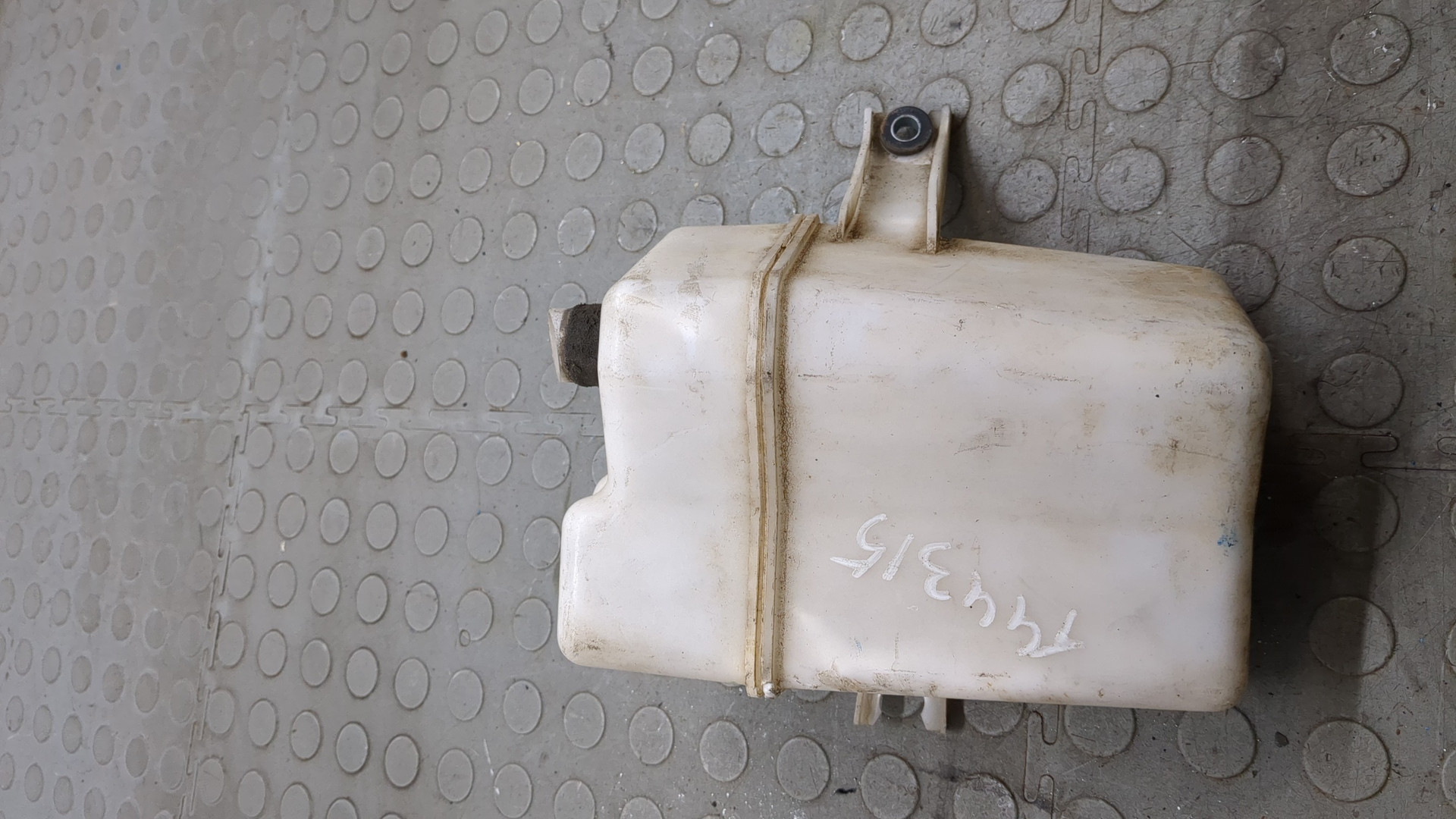 Бачок омывателя лобового стекла