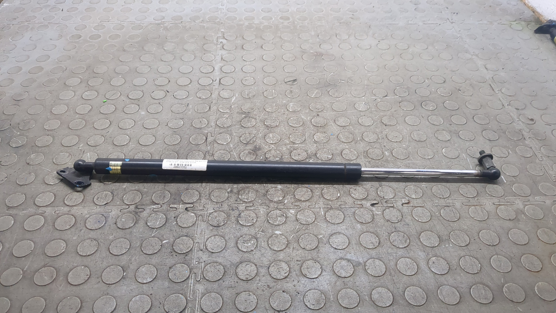 Амортизатор крышки багажника