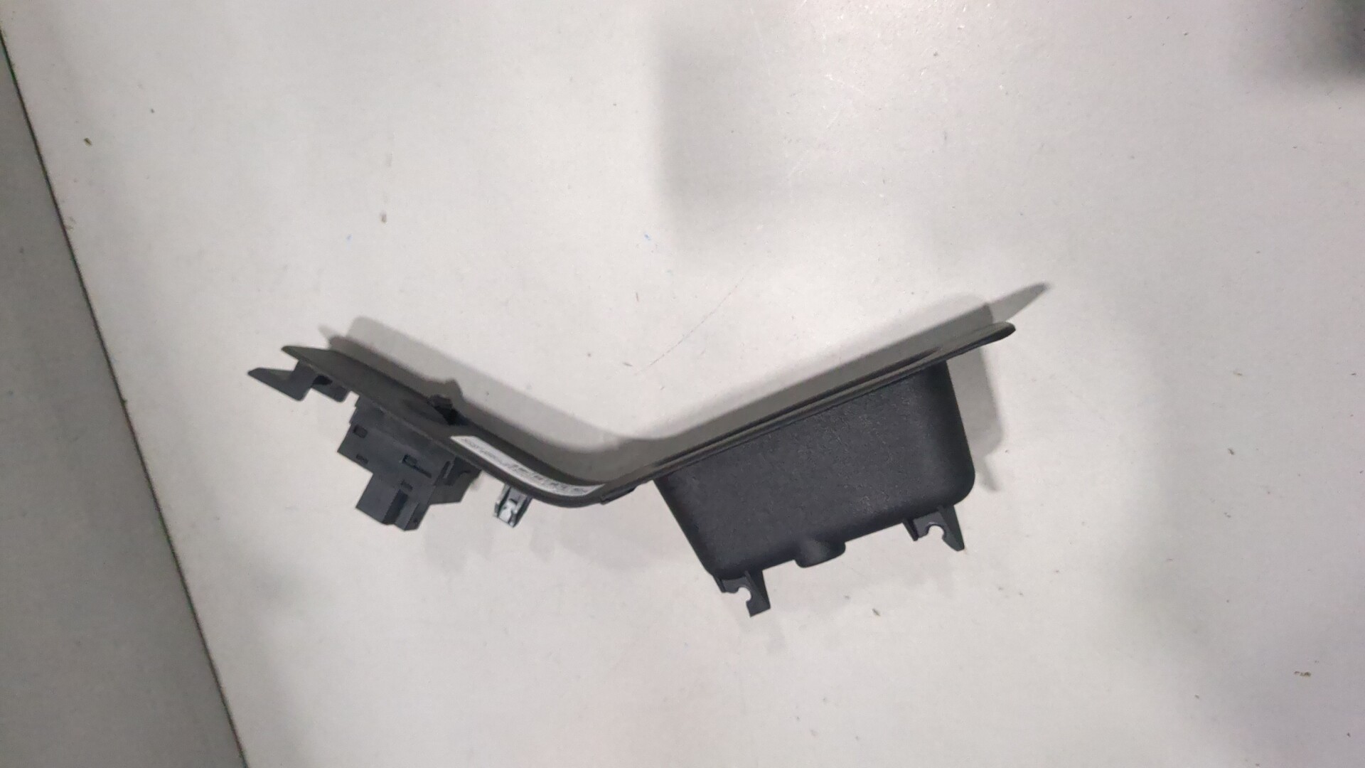 Кнопка стеклоподъемника