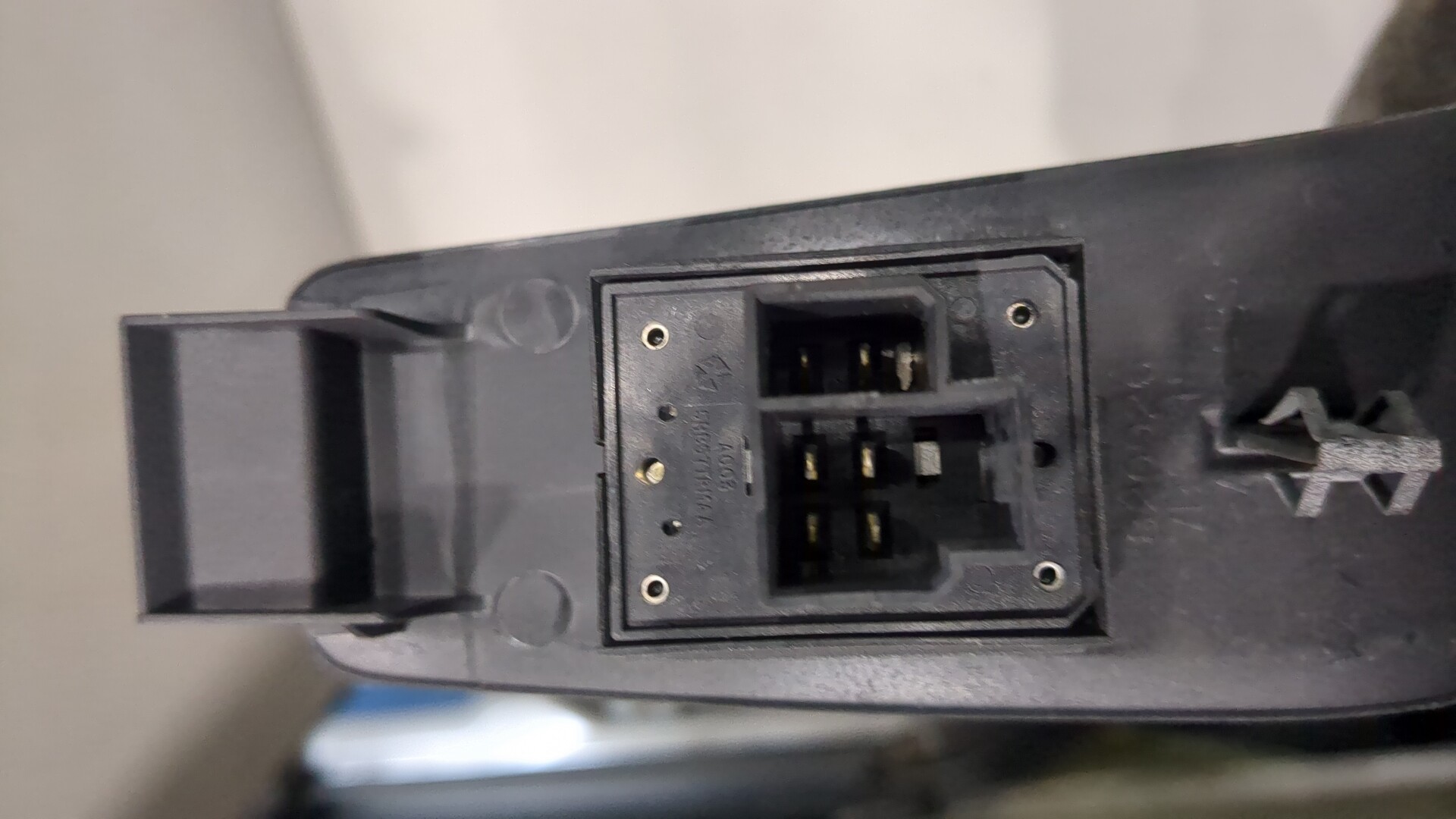 Кнопка стеклоподъемника