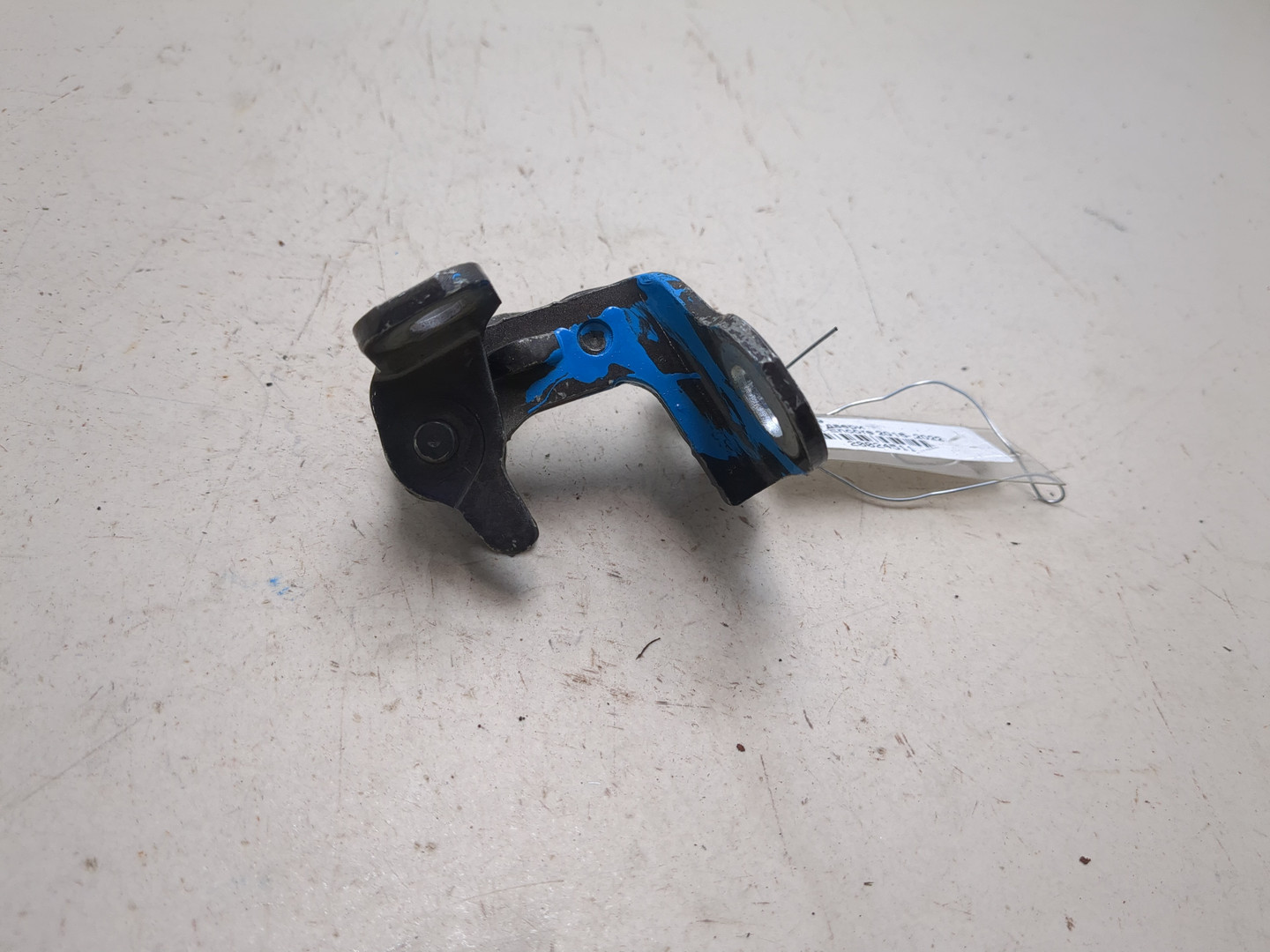 Петля двери