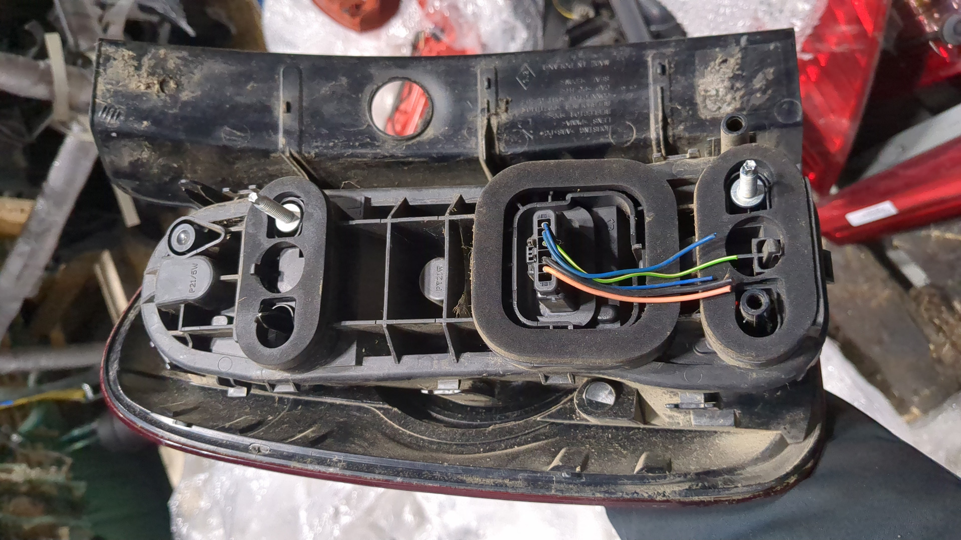 Фонарь задний правый