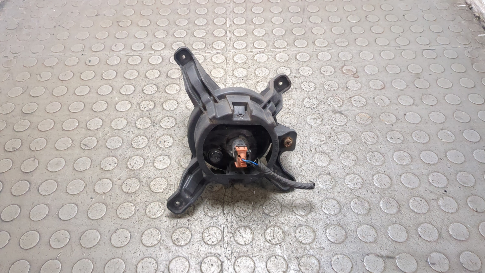 Фара противотуманная левая