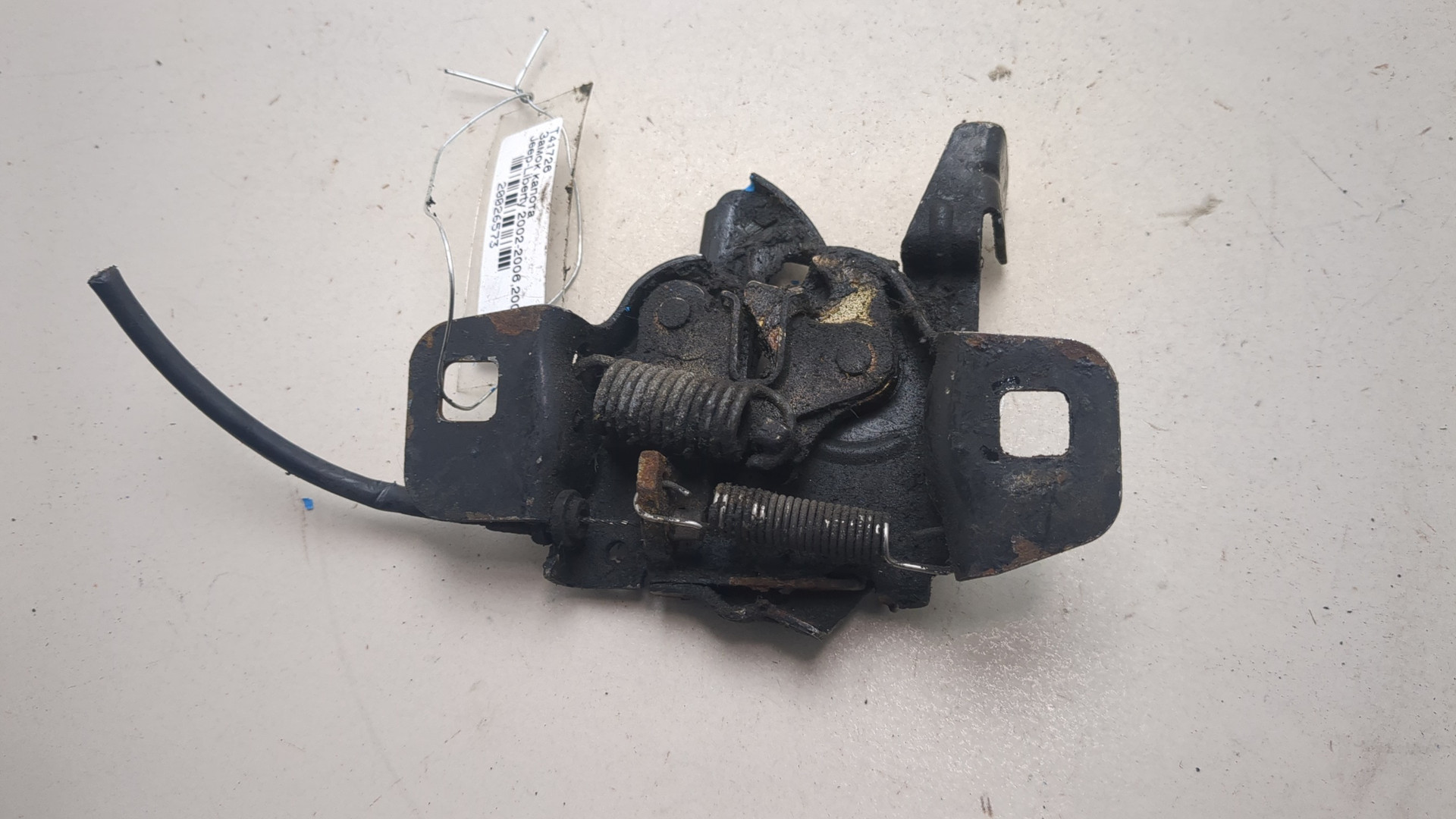 Замок капота