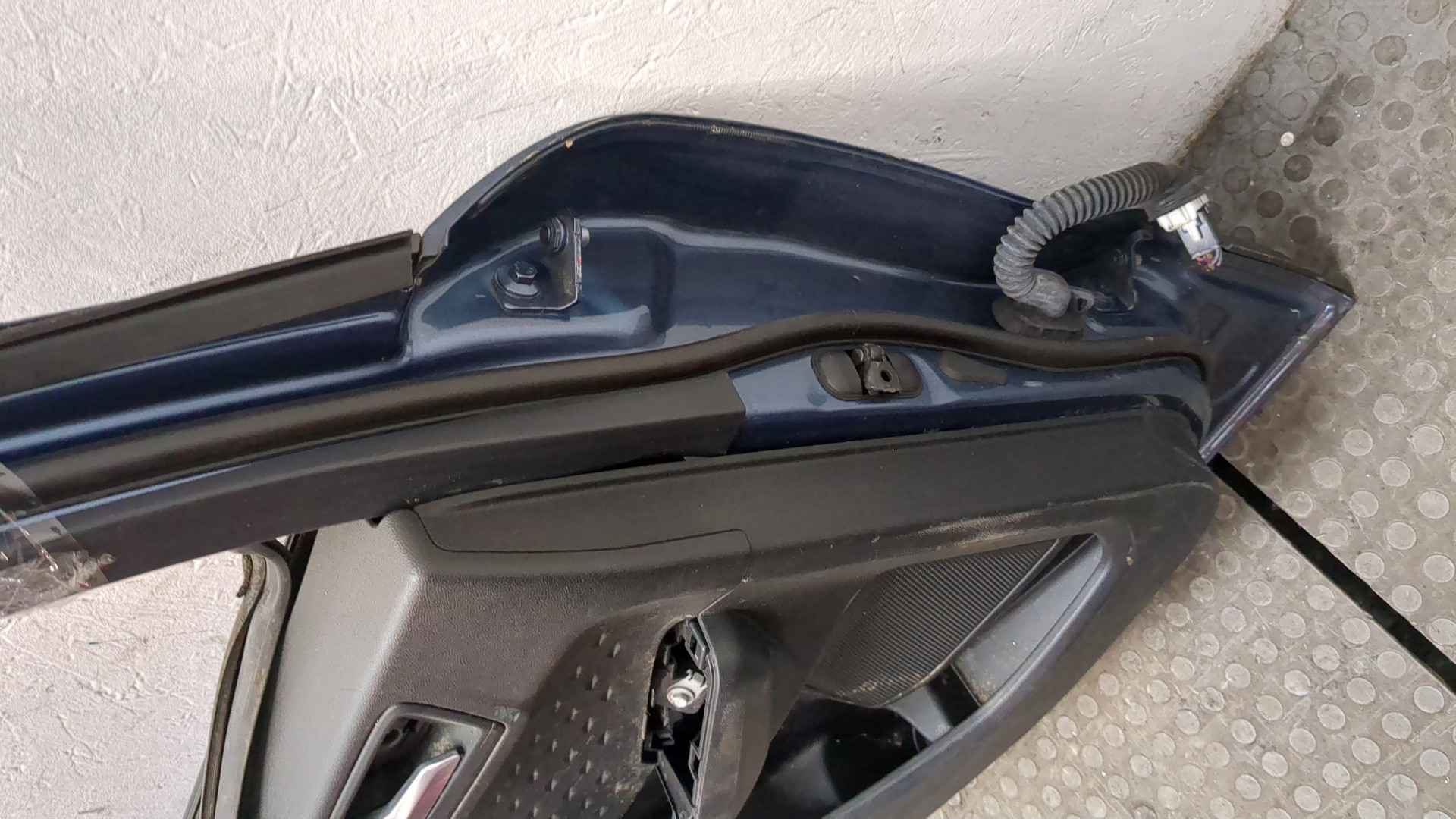 Дверь задняя левая