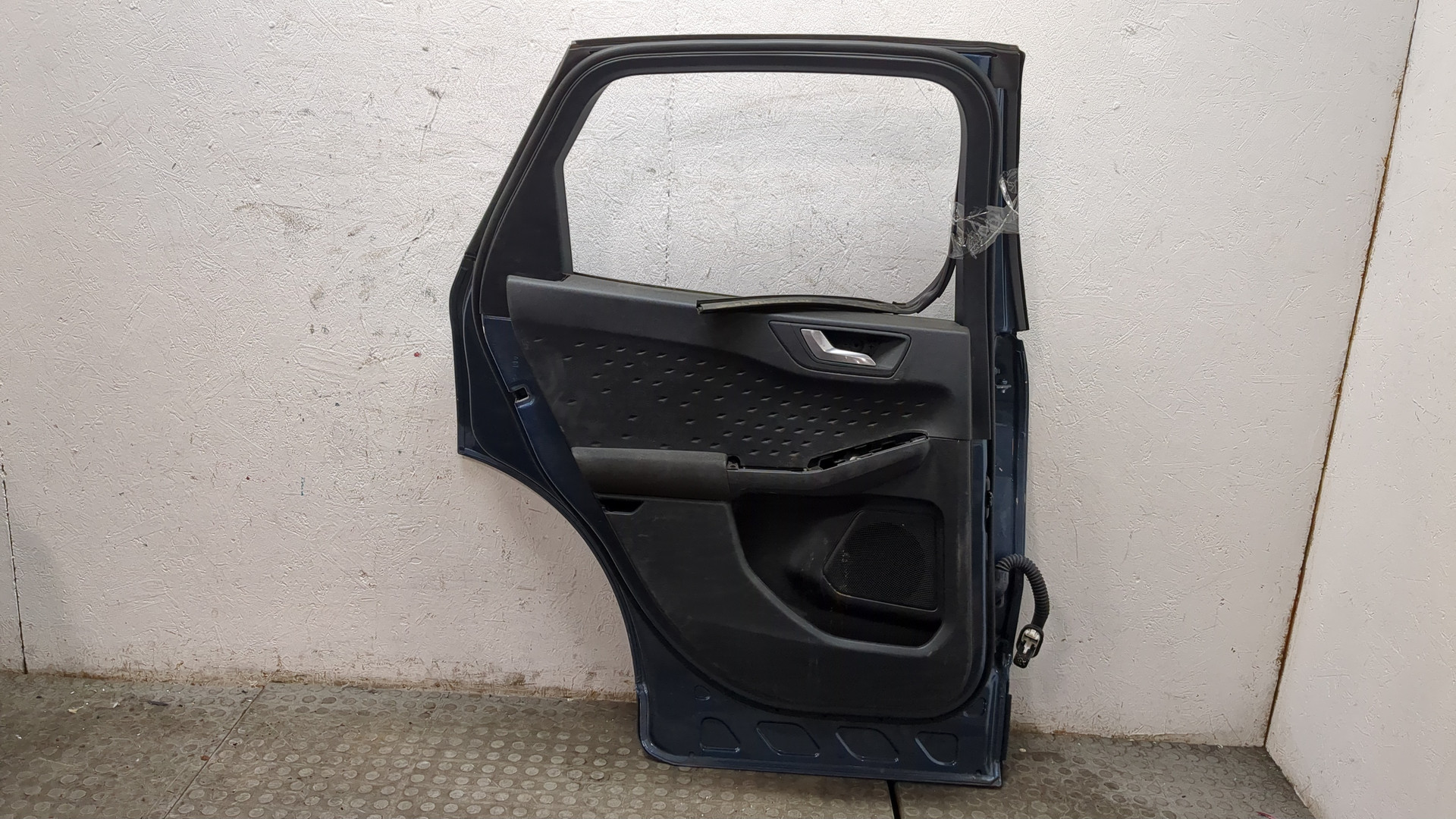 Дверь задняя левая