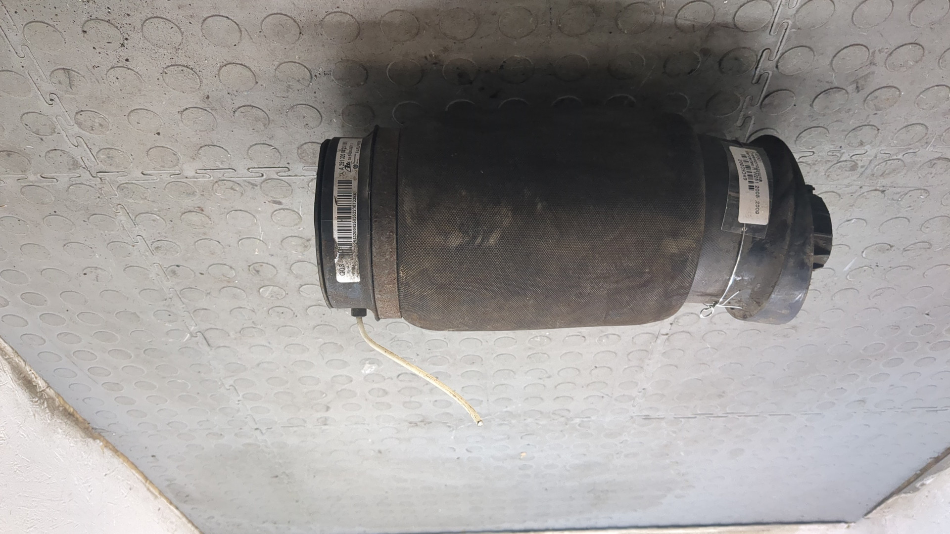 Амортизатор задний (стойка)