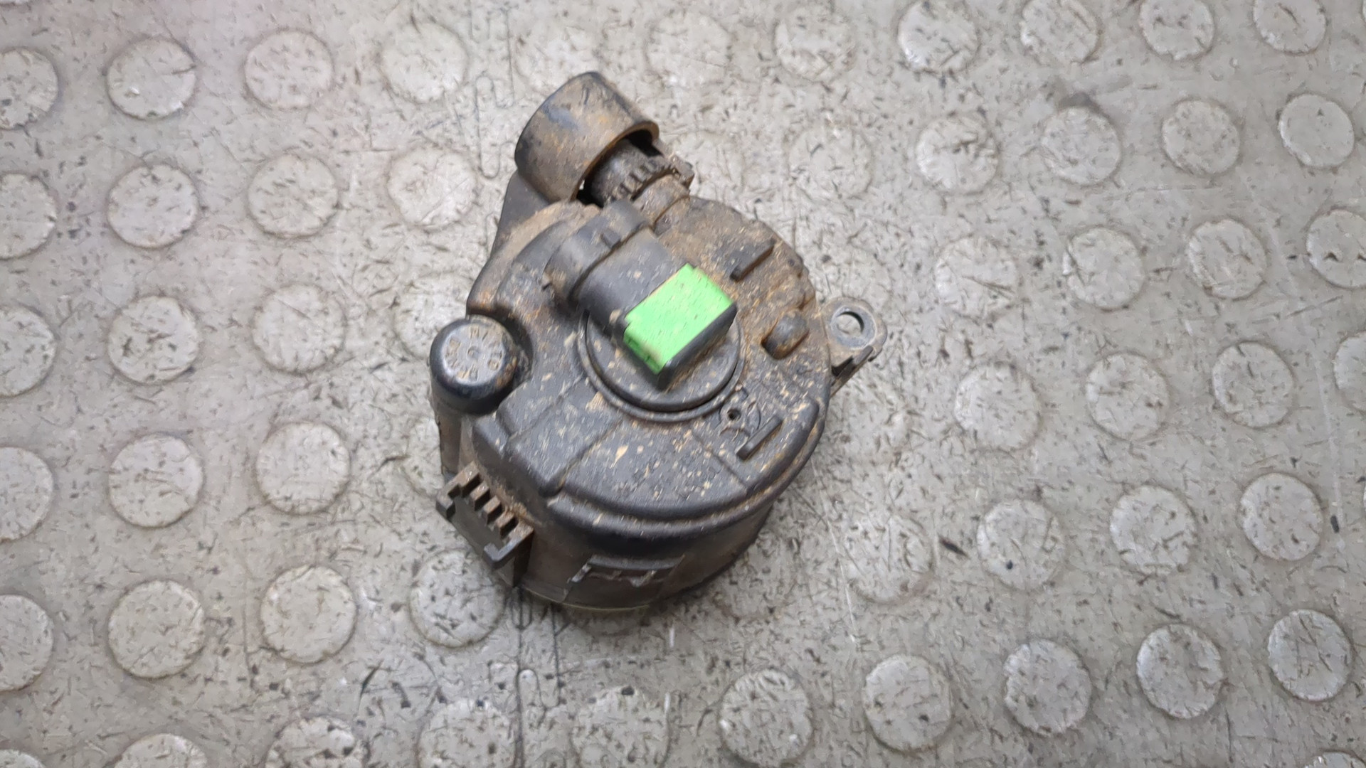 Фара противотуманная левая