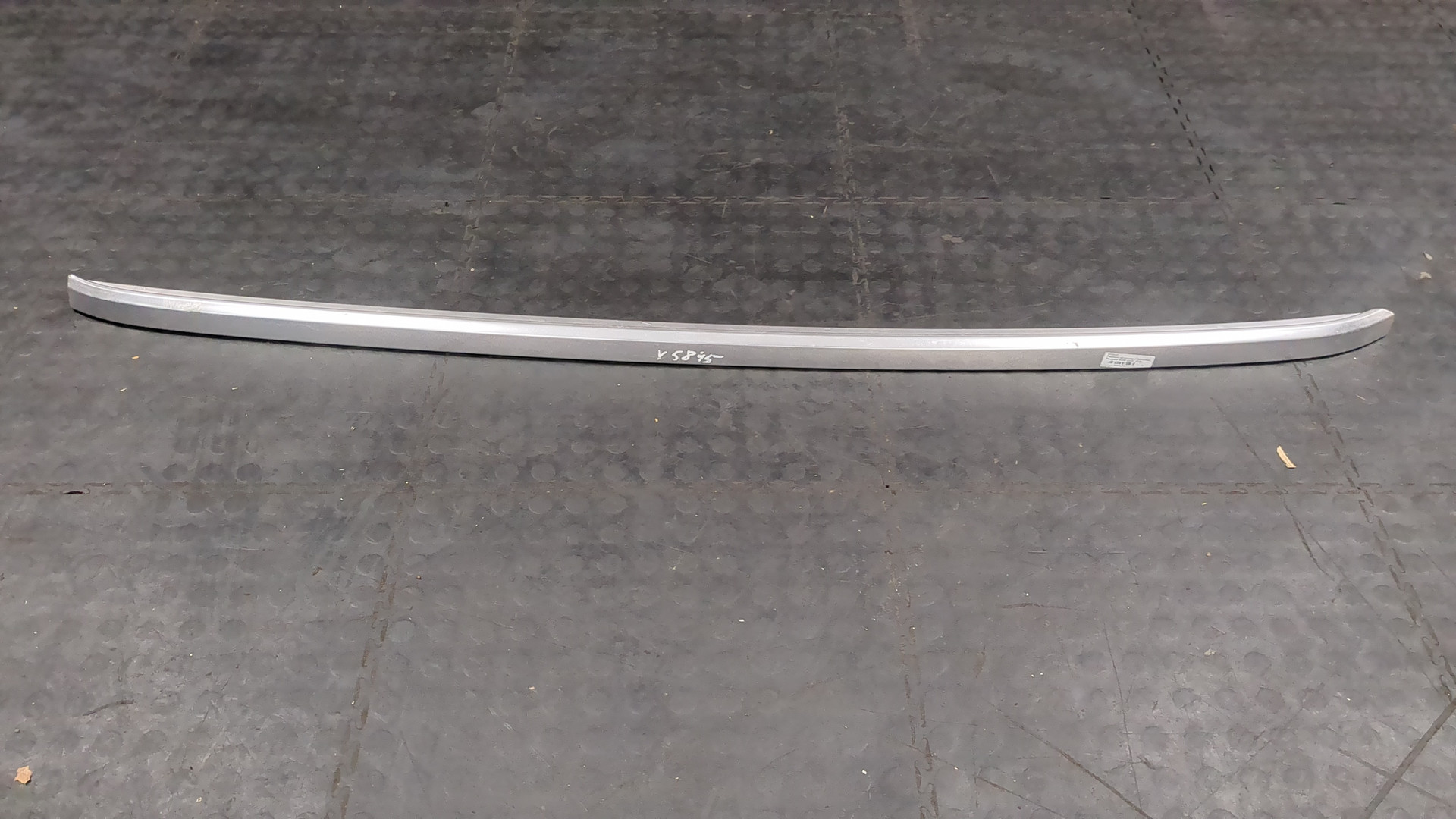 Рейлинг (релинг) левый (планка на крышу)