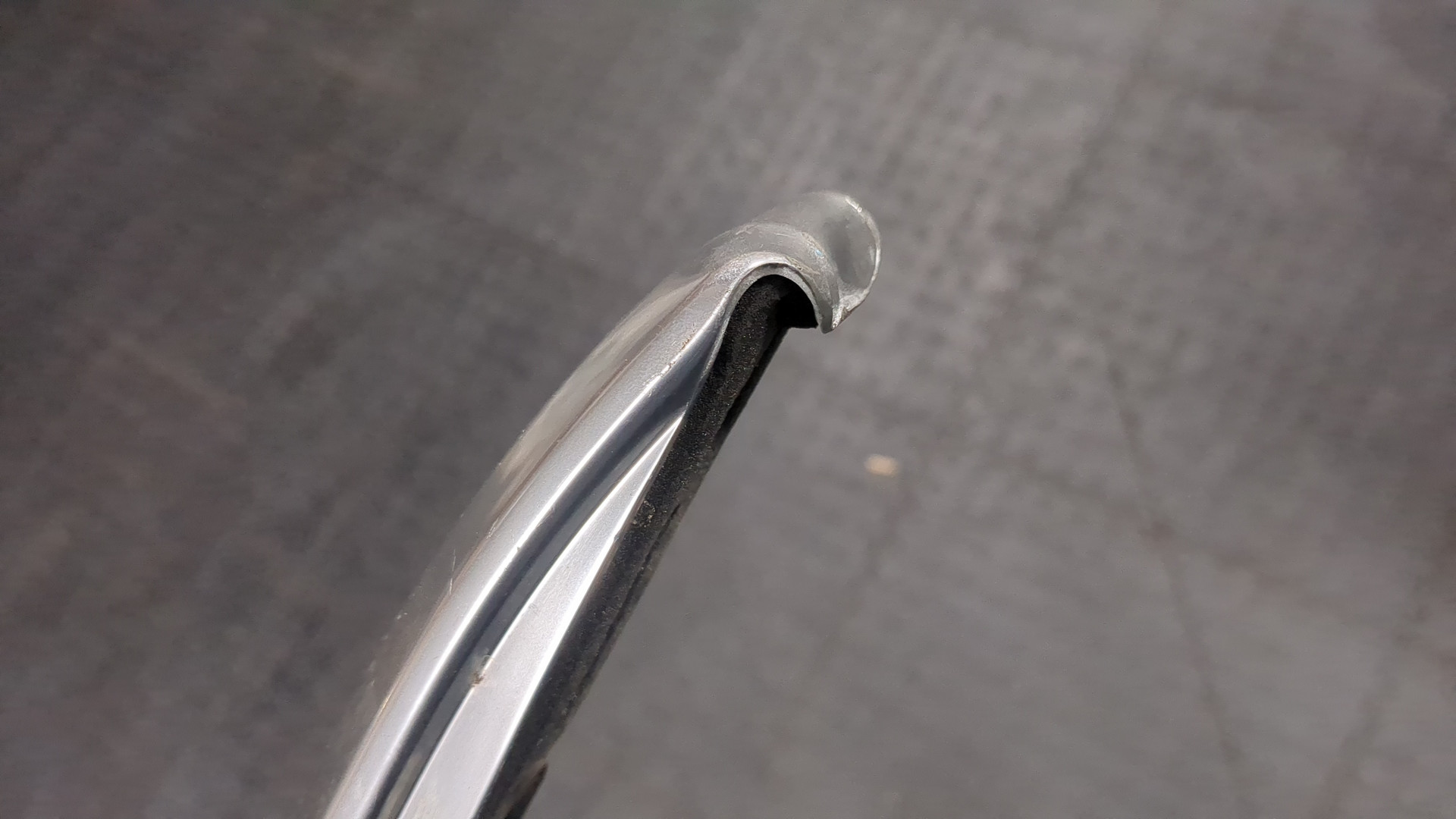 Рейлинг (релинг) левый (планка на крышу)