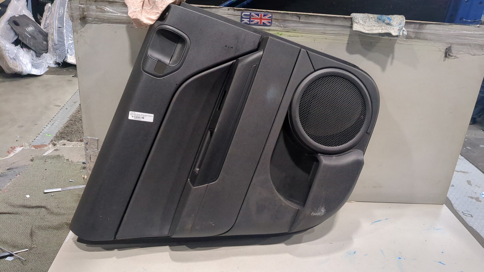 Обшивка двери задней левой