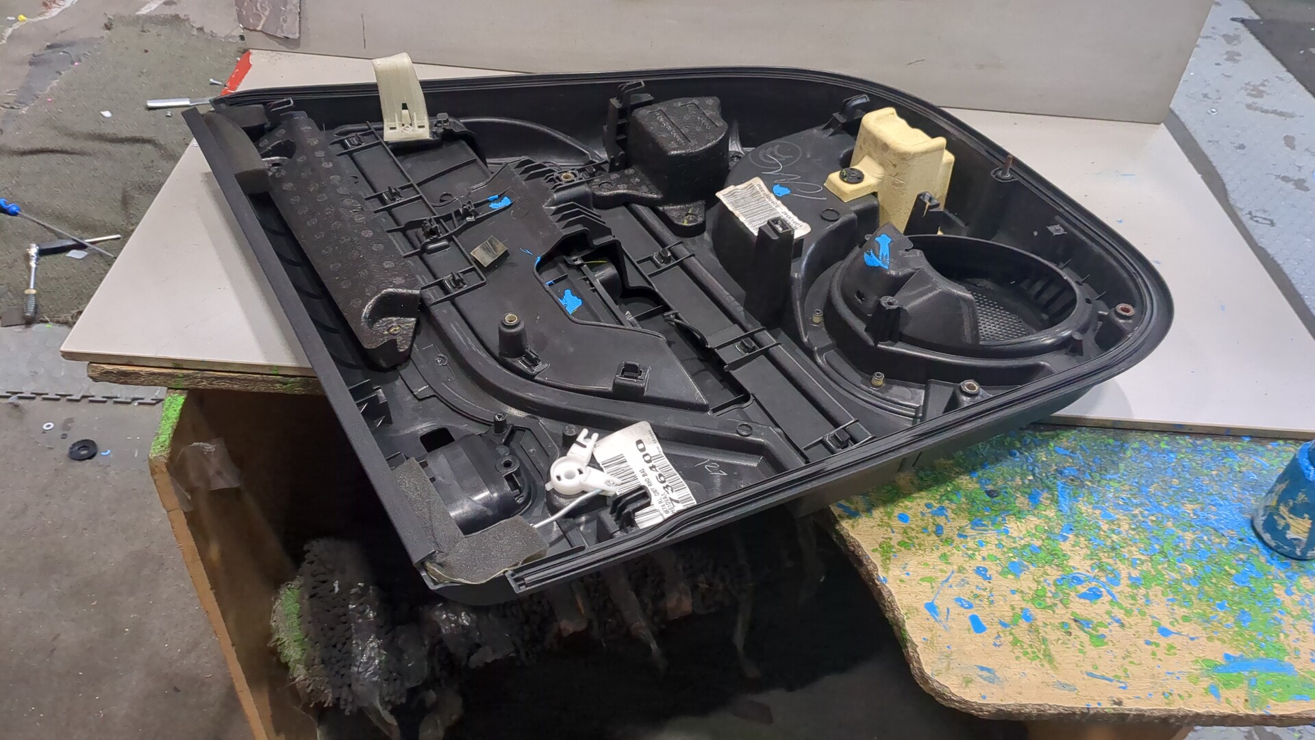 Обшивка двери задней левой