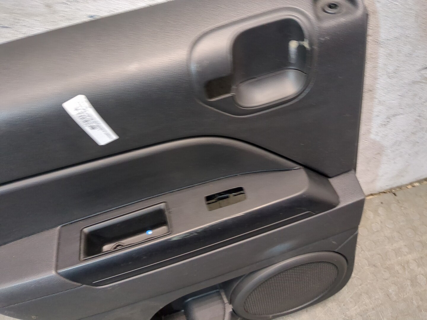 Обшивка двери задней левой