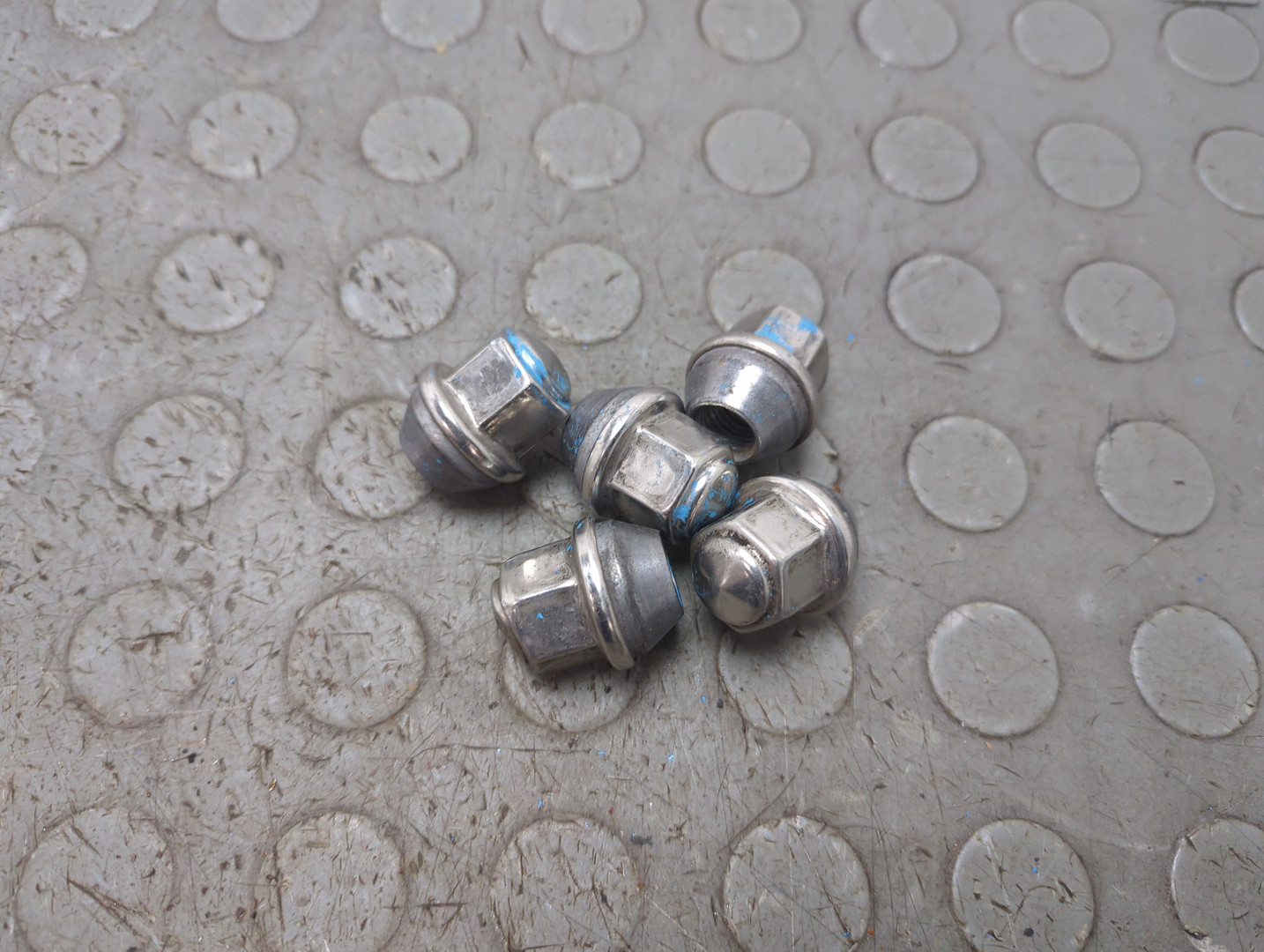 Гайка колеса