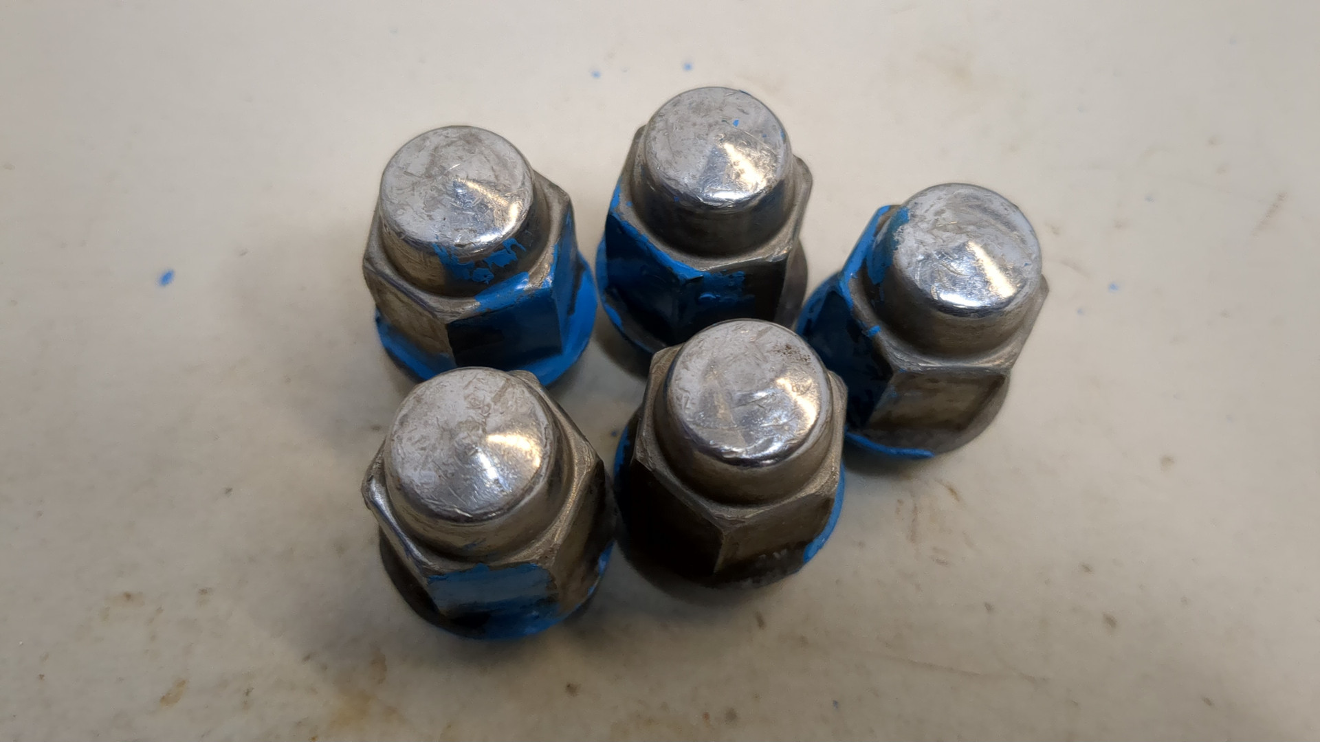 Гайка колеса