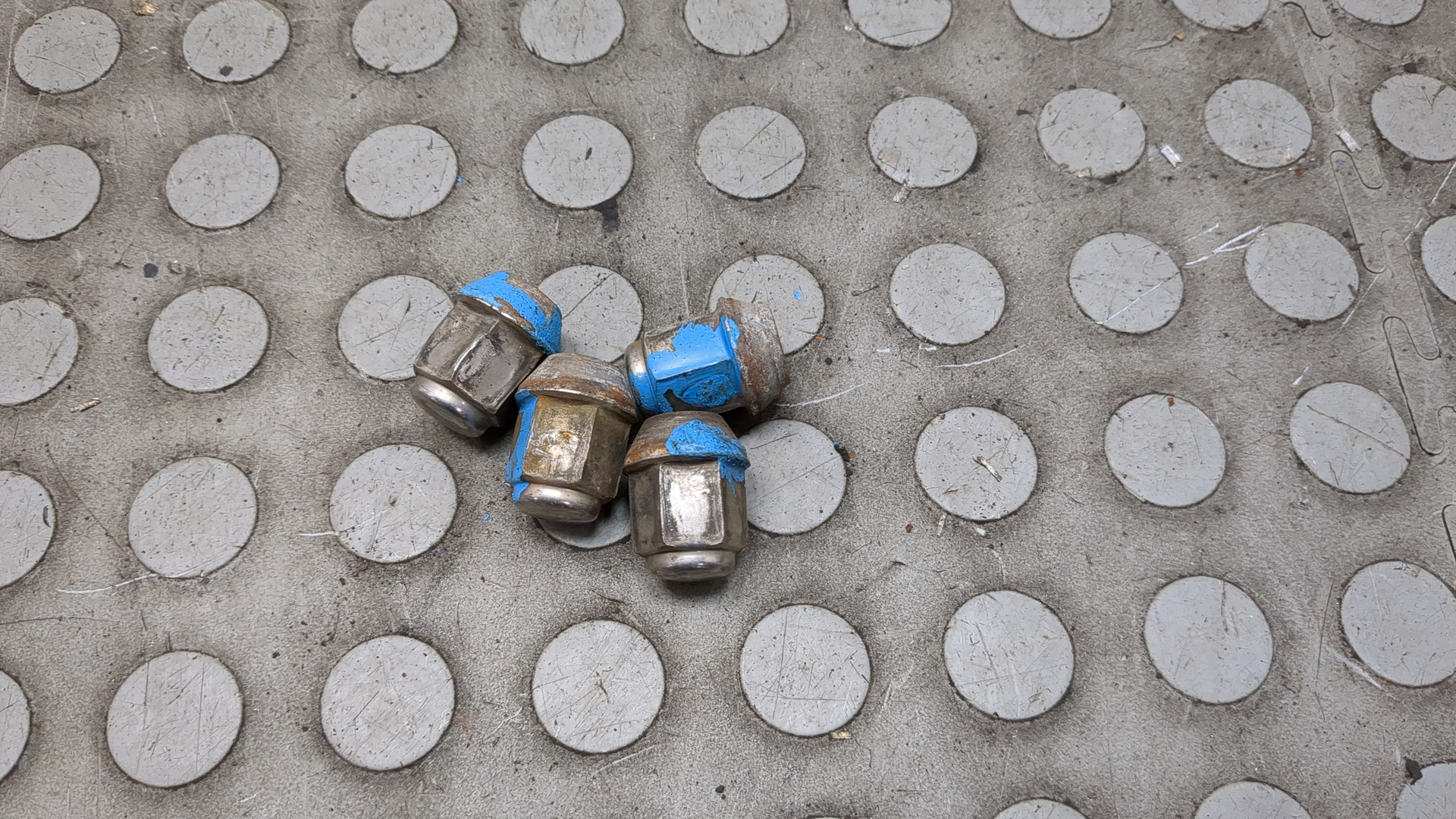 Гайка колеса