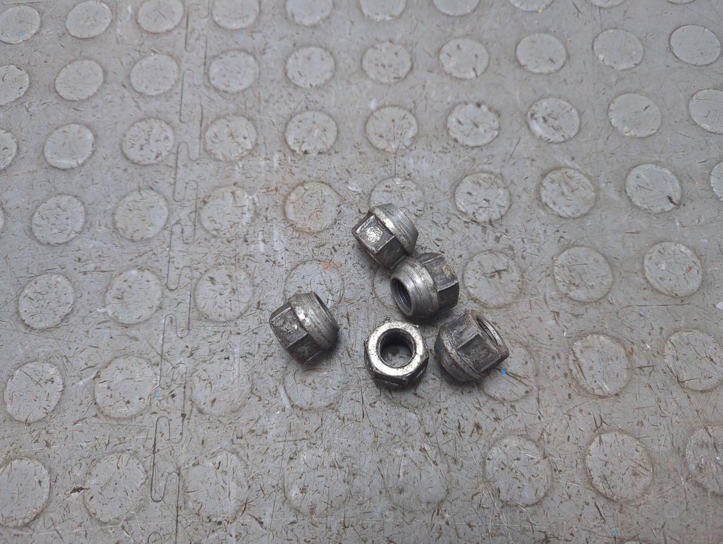 Гайка колеса