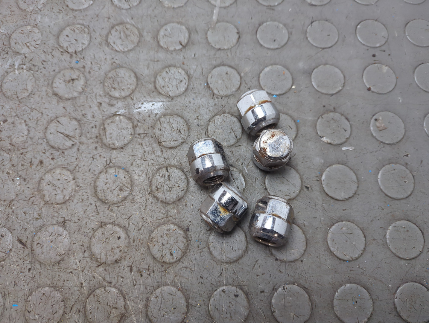 Гайка колеса