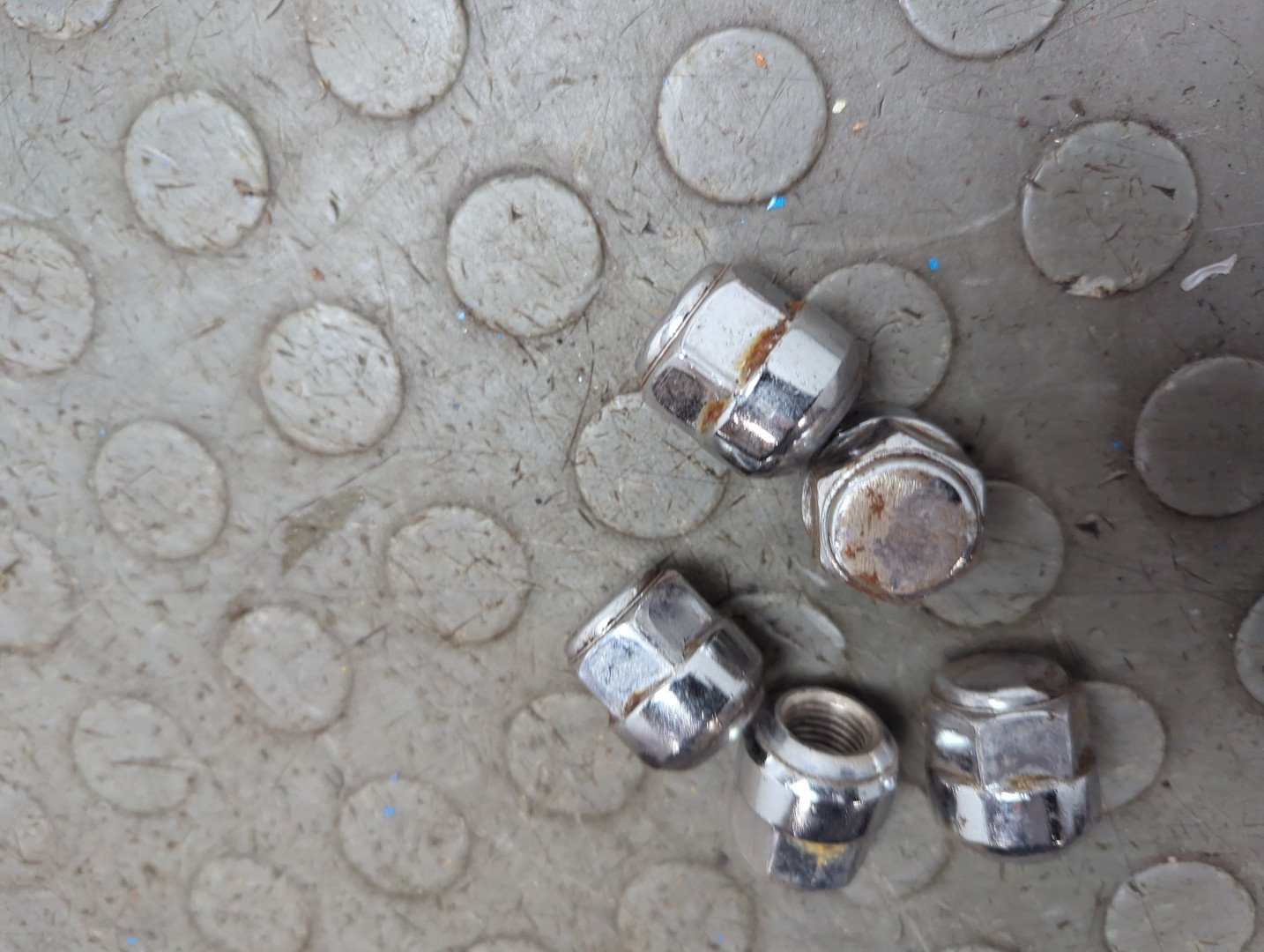 Гайка колеса