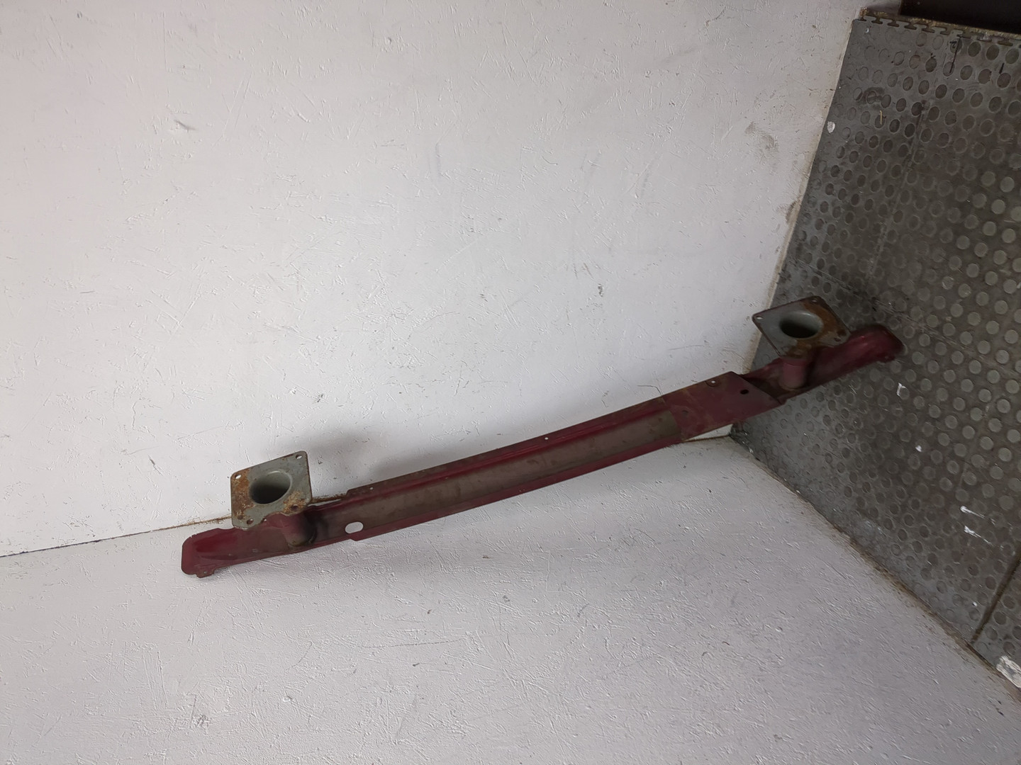 Усилитель переднего бампера