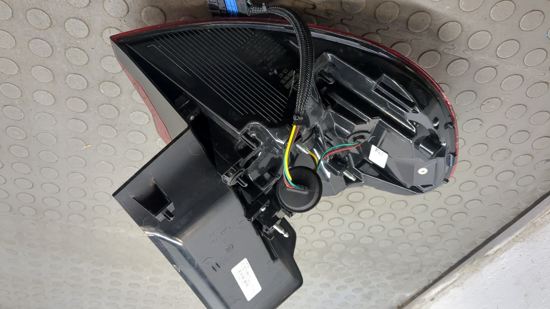 Фонарь задний правый