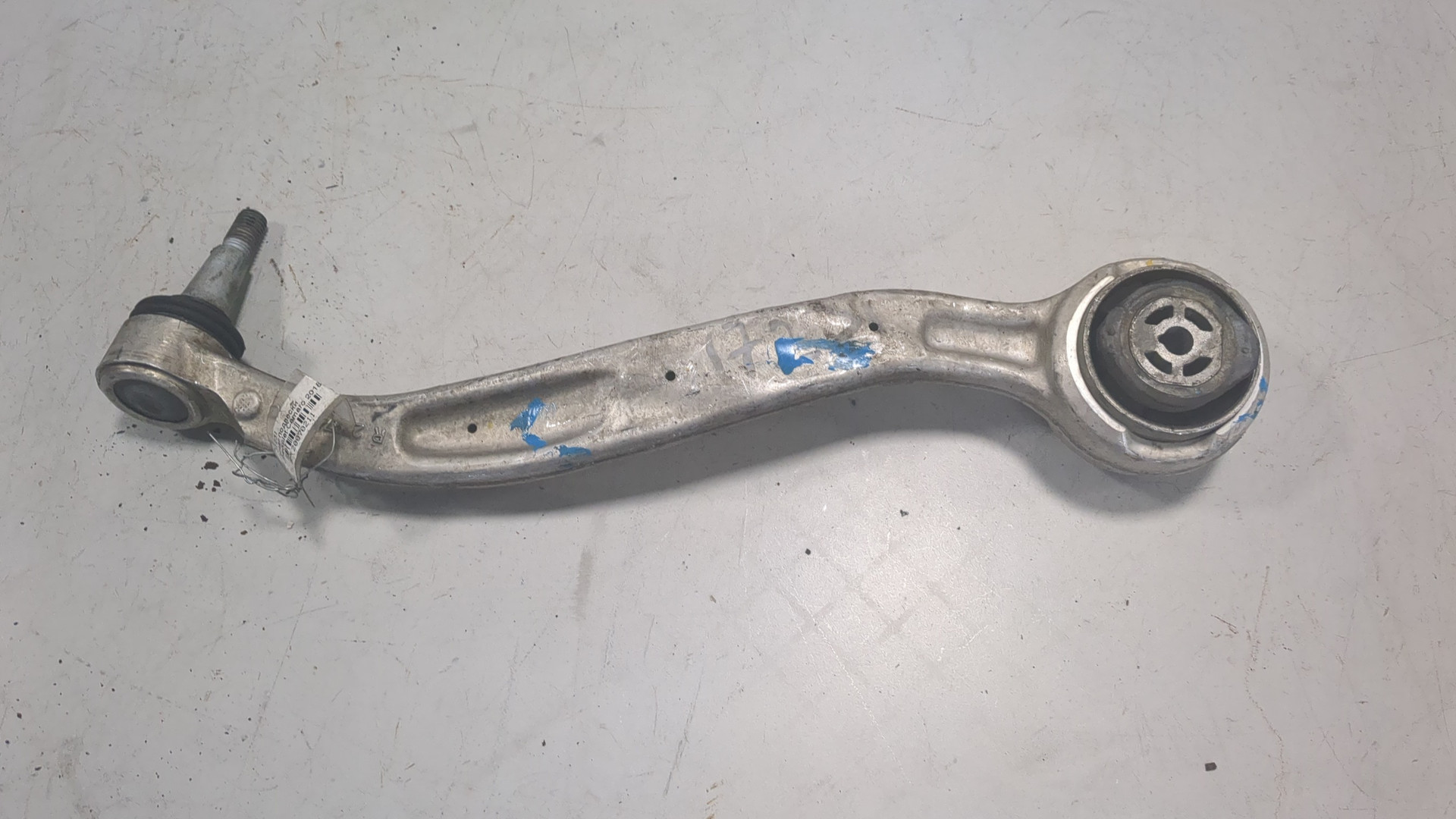 Рычаг передний правый