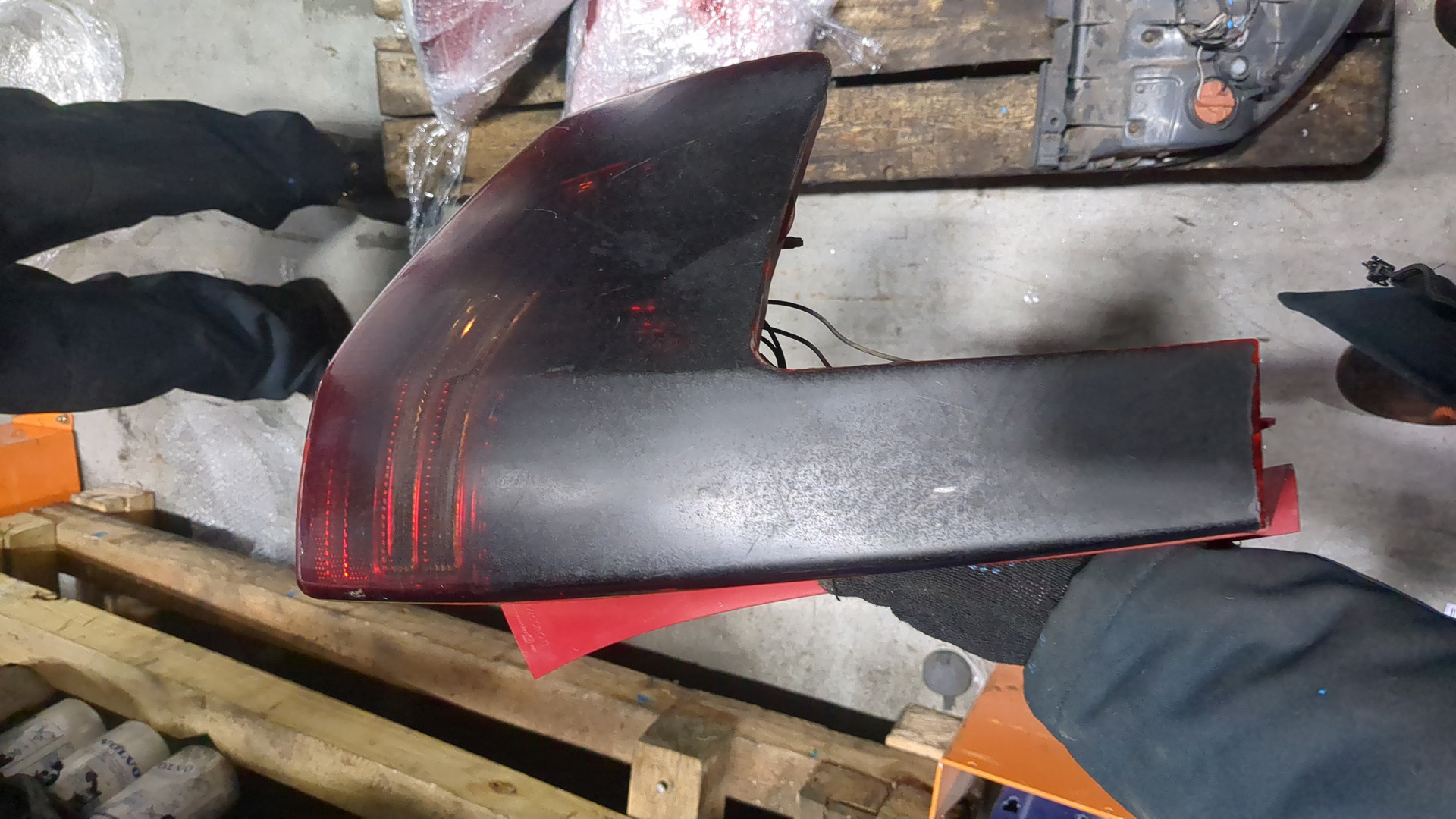 Фонарь задний левый