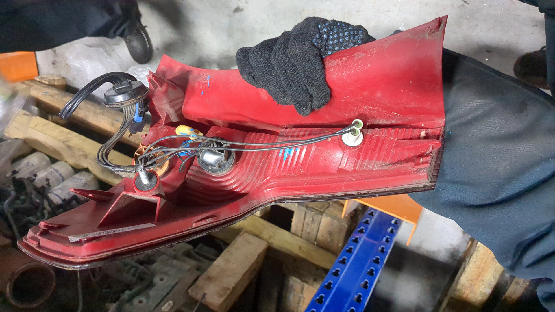 Фонарь задний левый