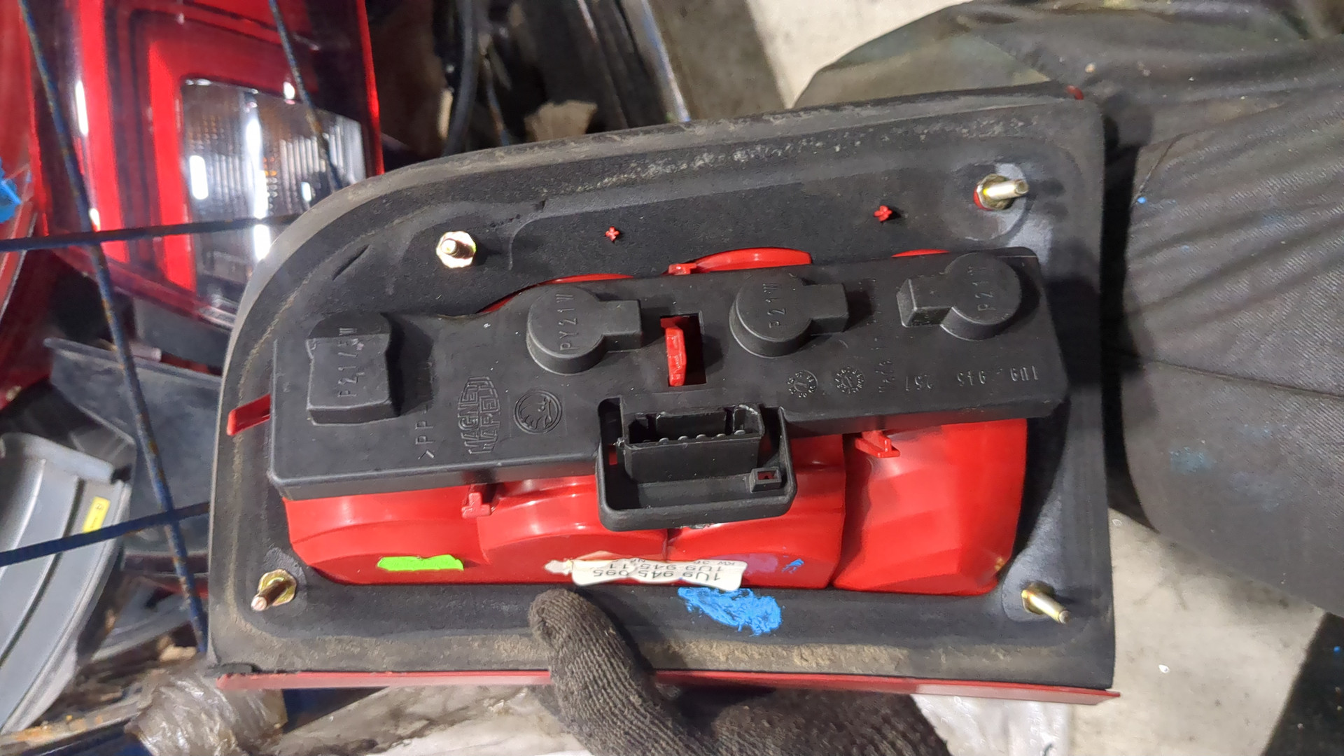 Фонарь задний левый